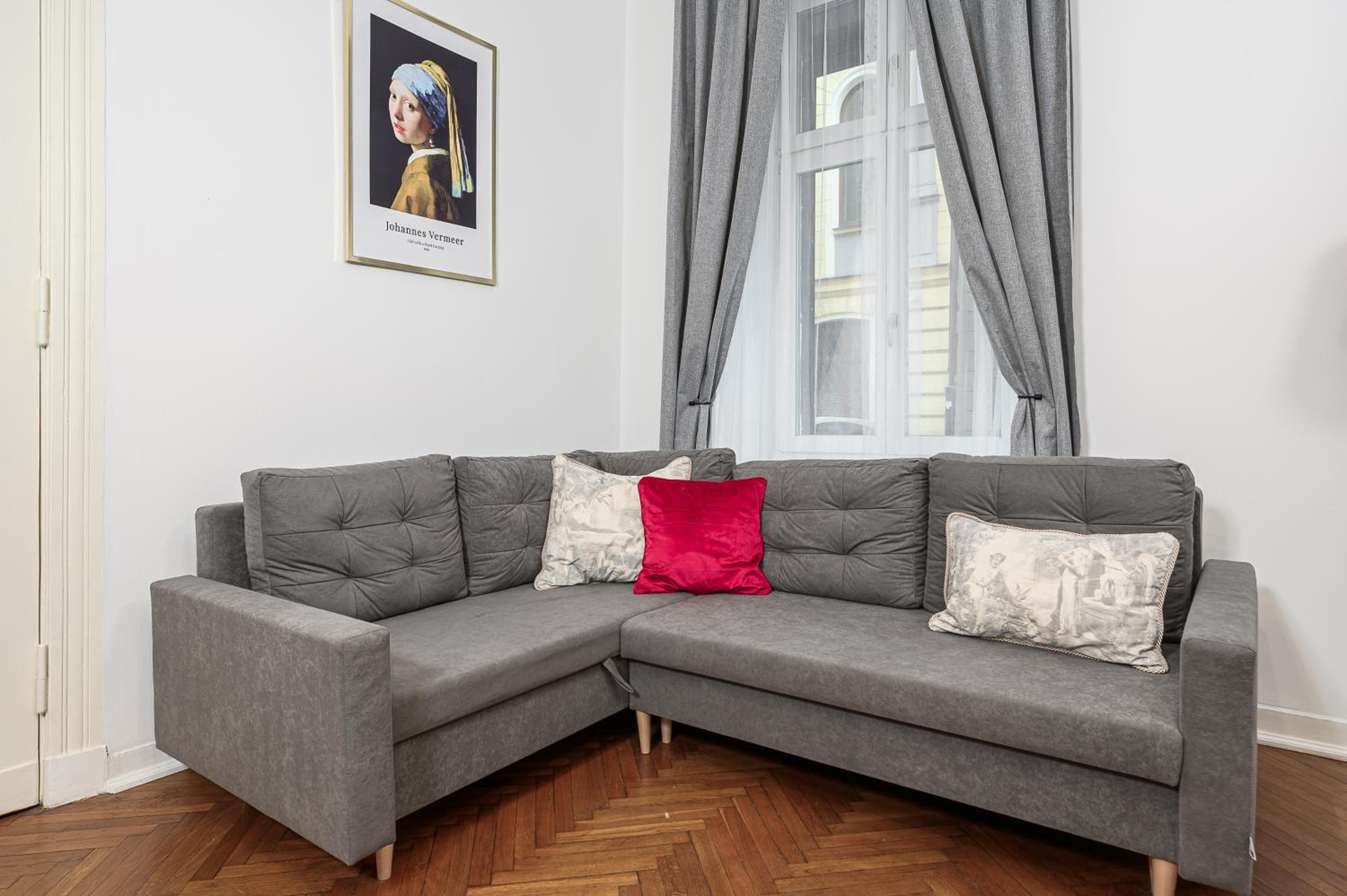 Lumina bright apartment in the City Center