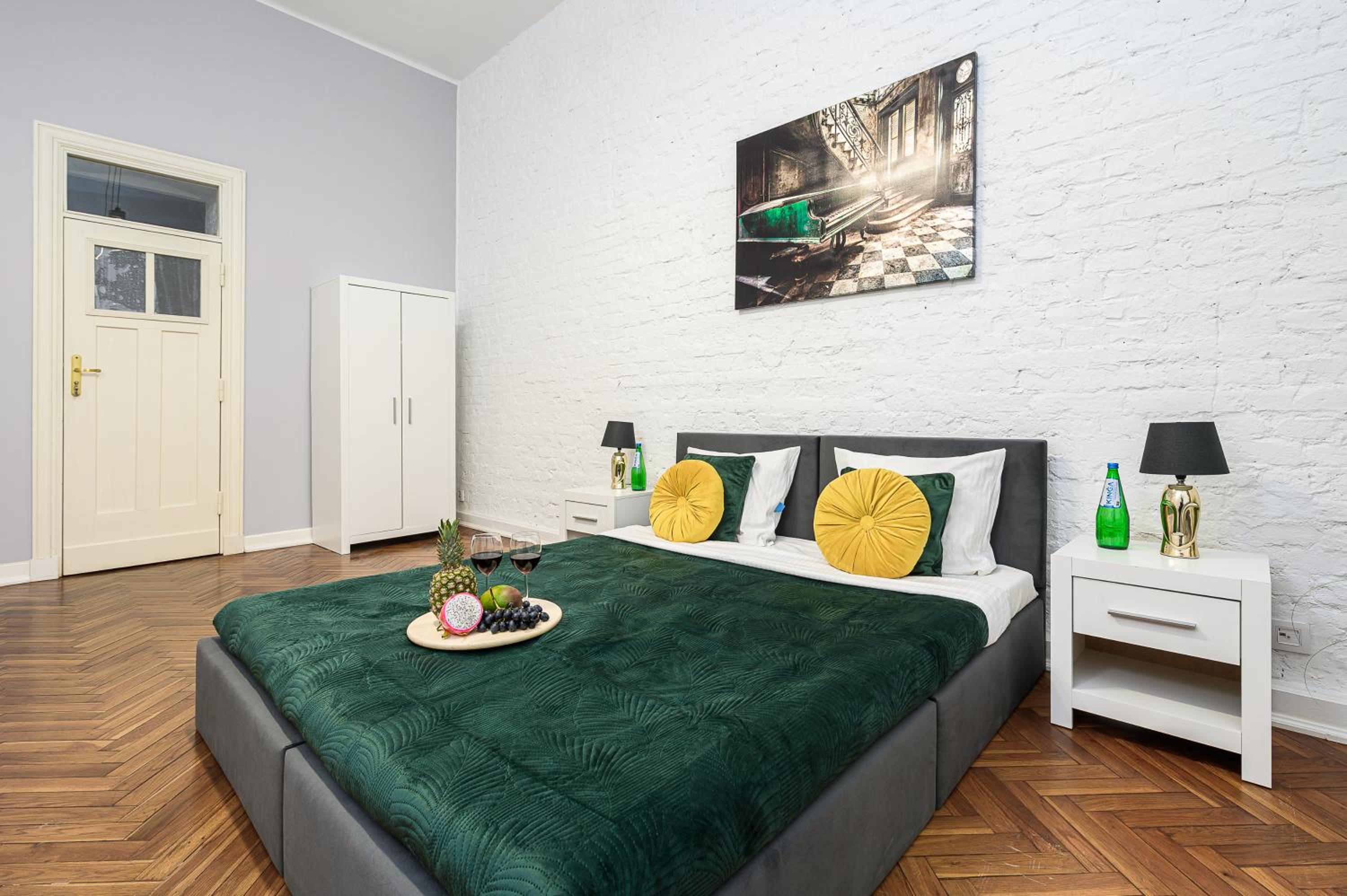 Lumina bright apartment in the City Center