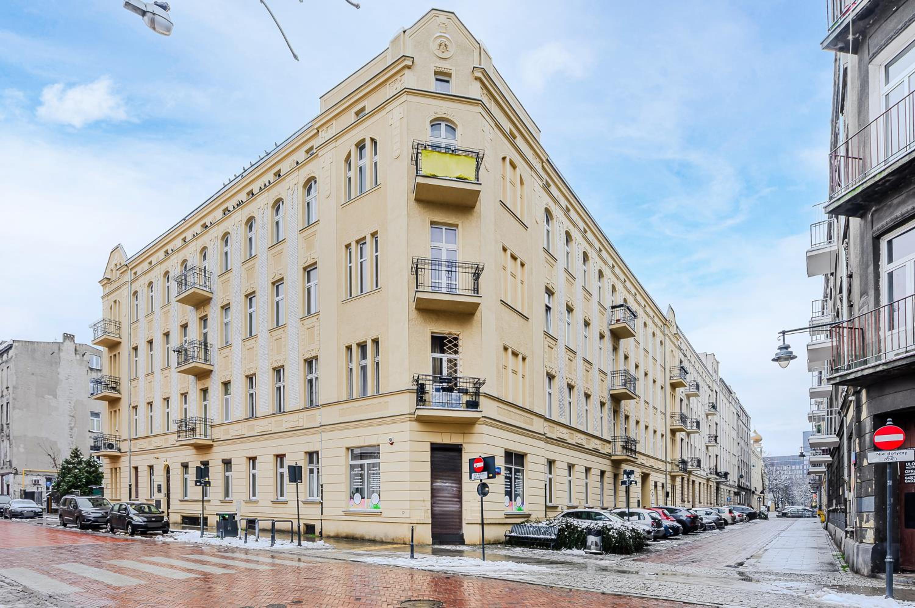 Lumina bright apartment in the City Center