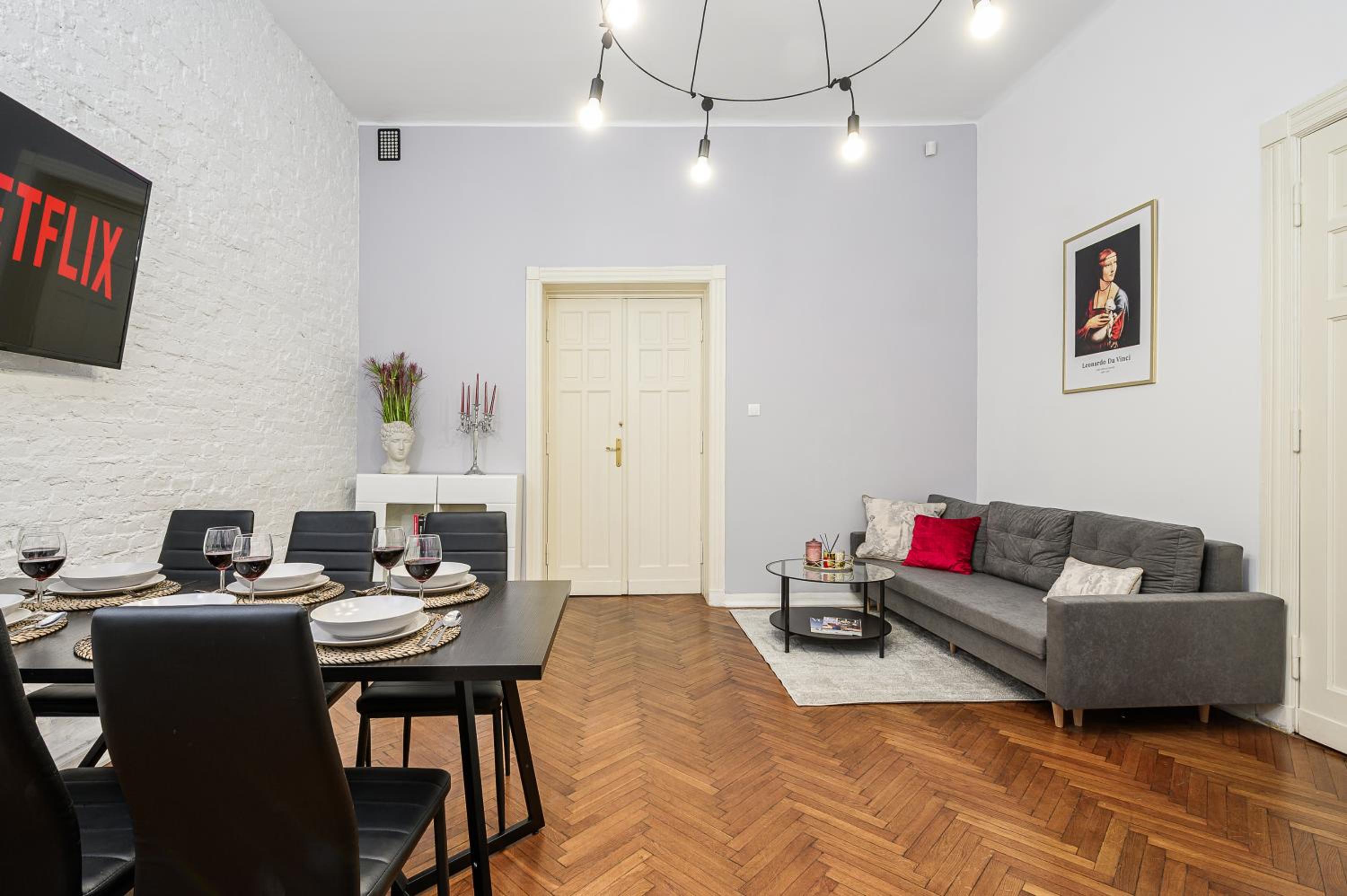 Lumina bright apartment in the City Center