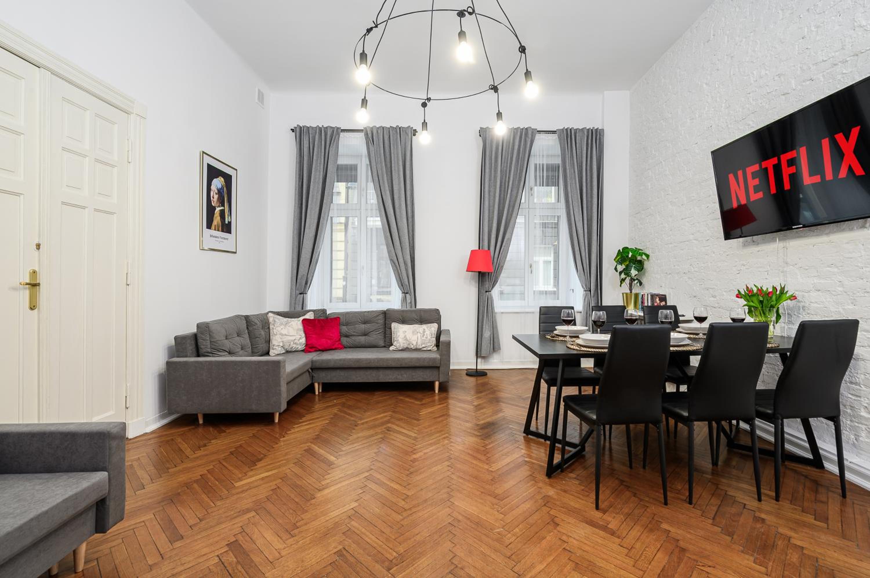Lumina bright apartment in the City Center