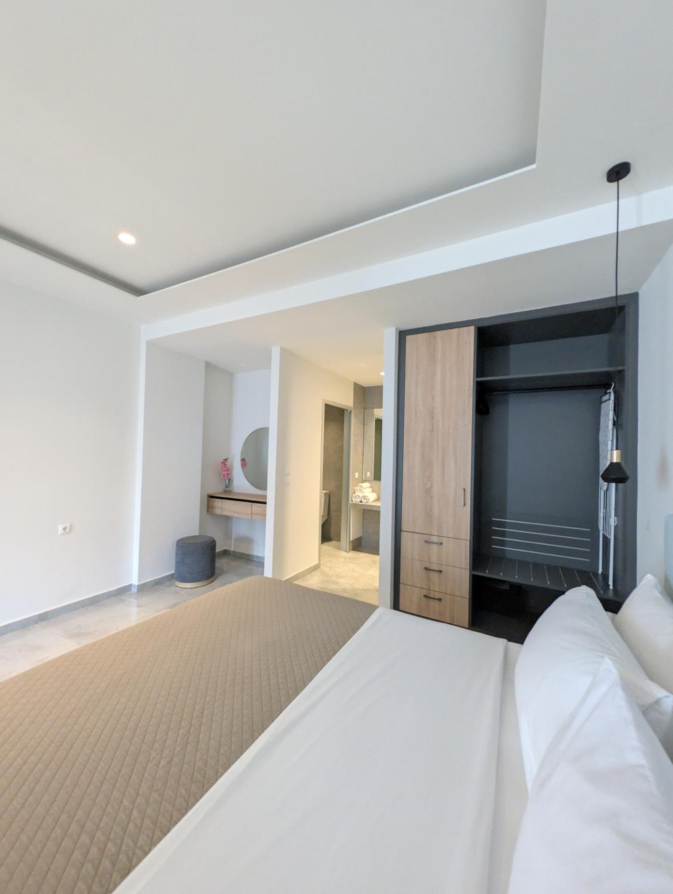 Nirea Studio II
