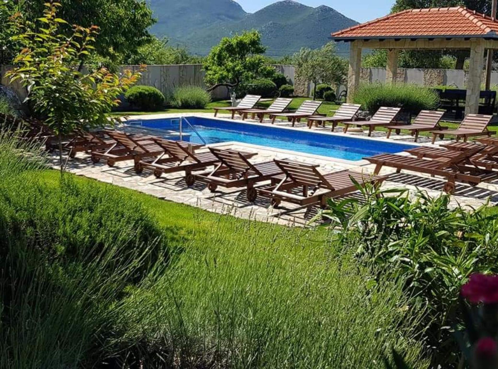 Villa Popovića dvori