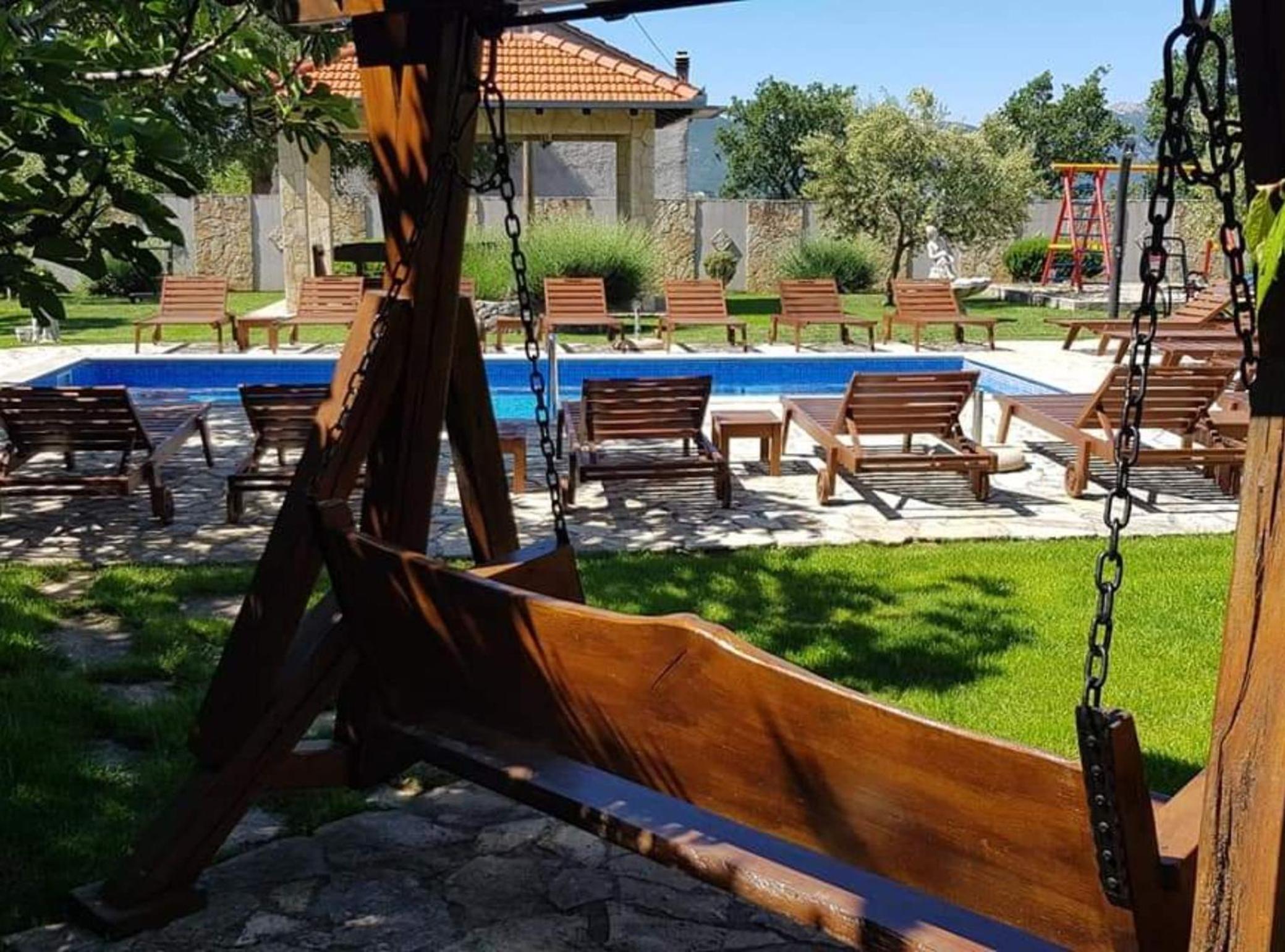 Villa Popovića dvori