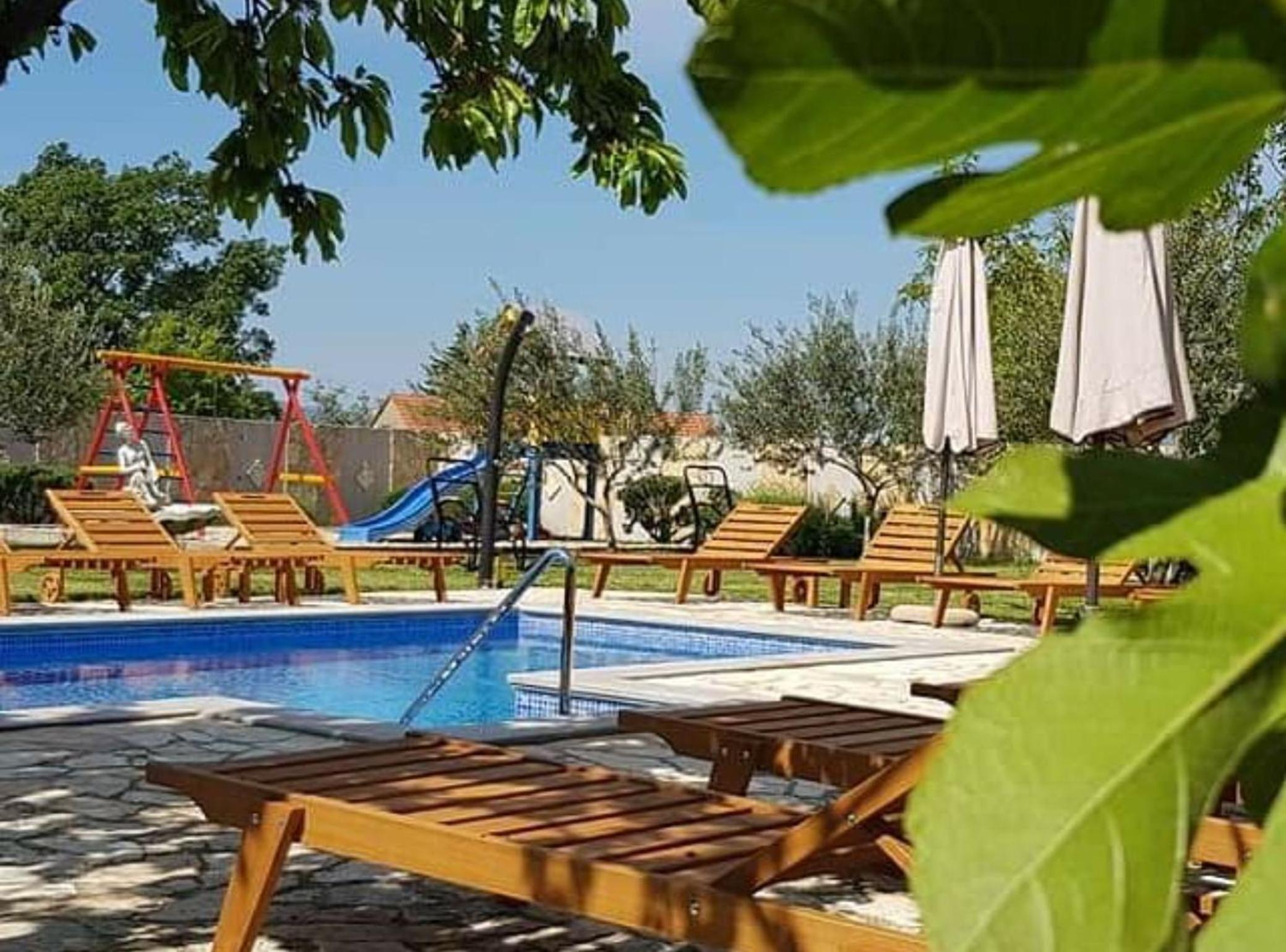 Villa Popovića dvori