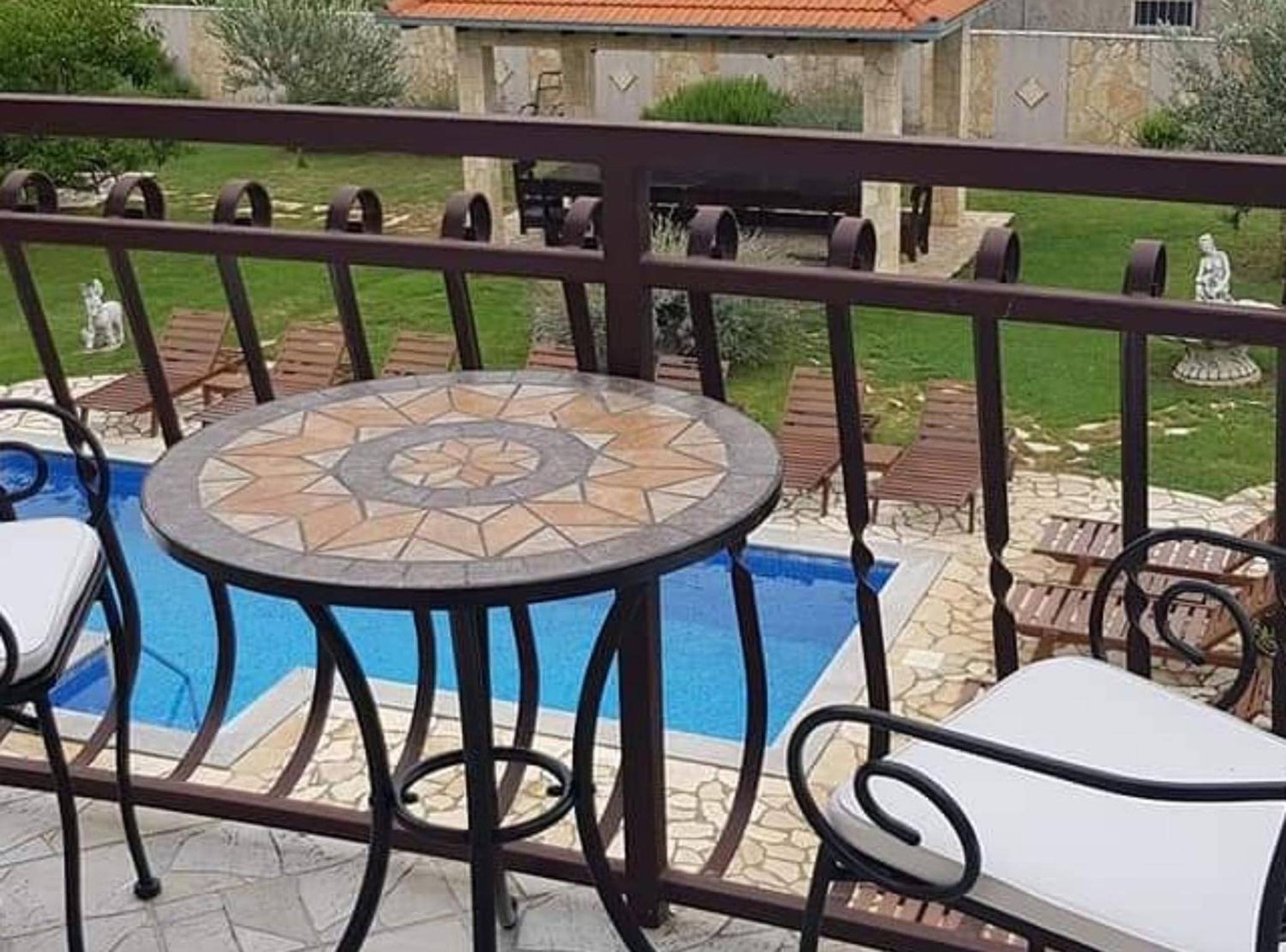Villa Popovića dvori