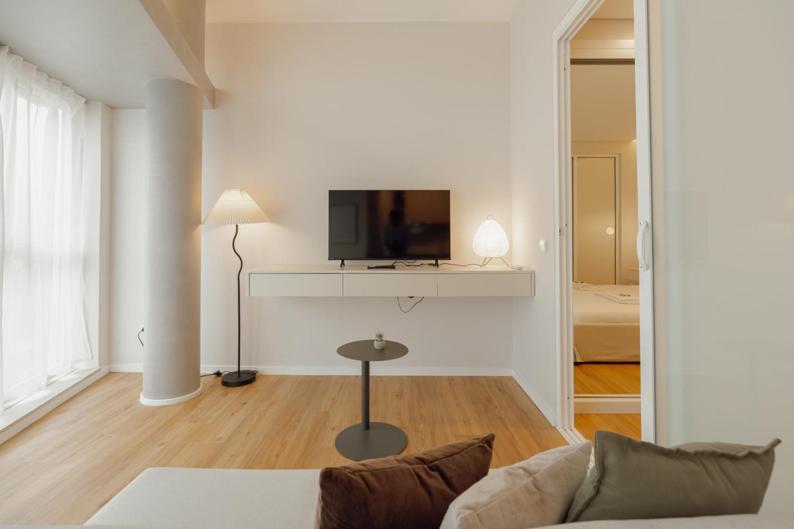 Bright Window Apartment by Vacationy
