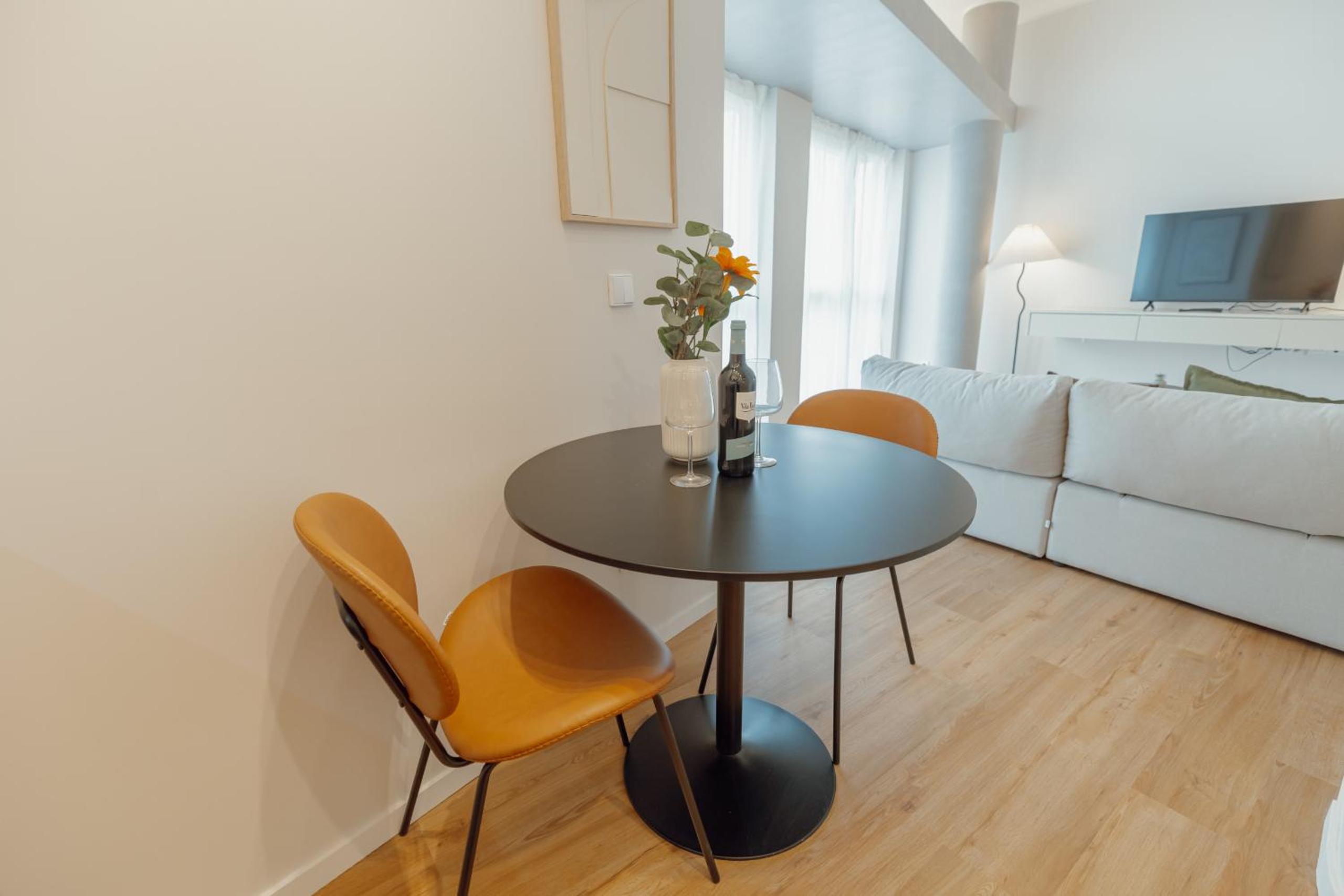 Bright Window Apartment by Vacationy