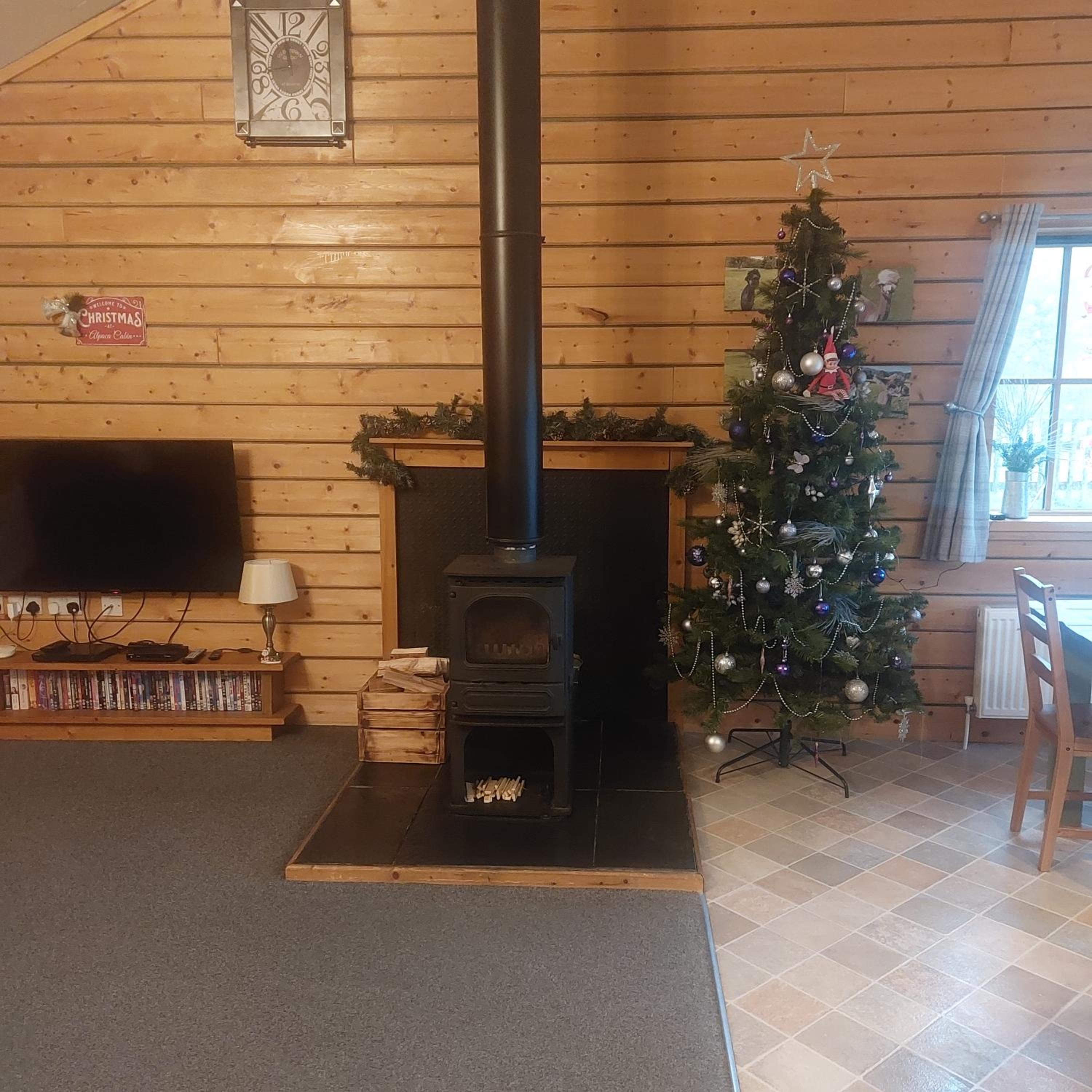 Alpaca cabin-mountain view-hot tub-rural retreat
