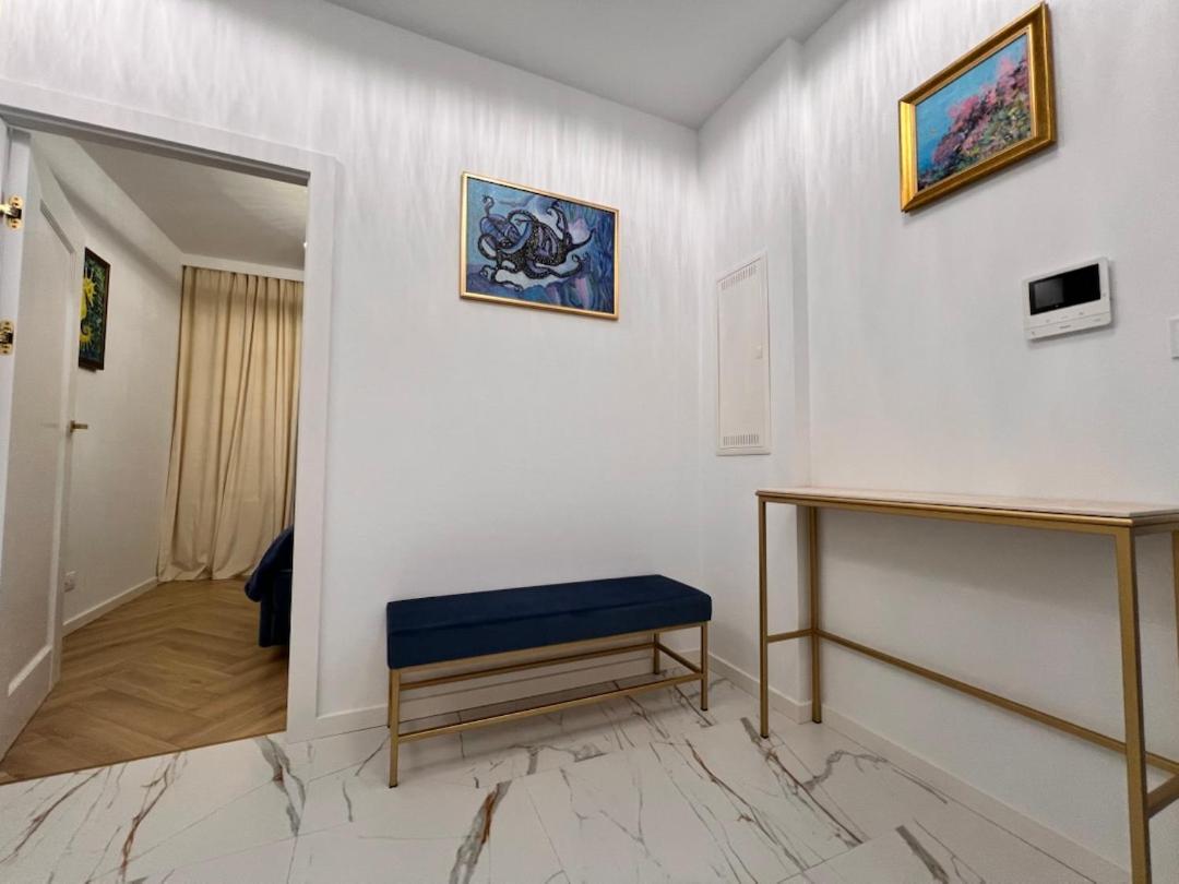 Bulvar & Parking by Downtown Apartments