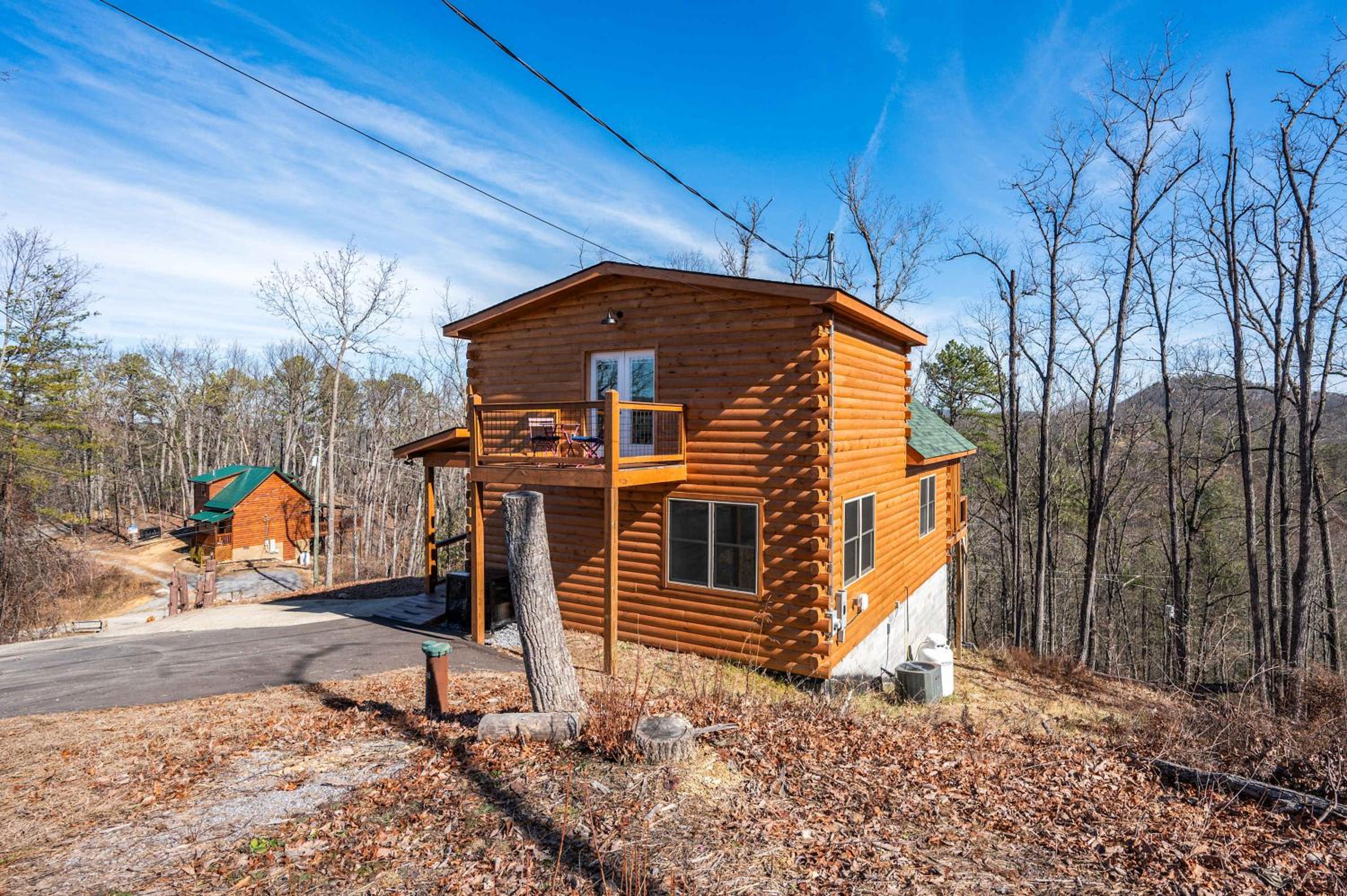 Luxury Cabin with Hot Tub and Resort Access