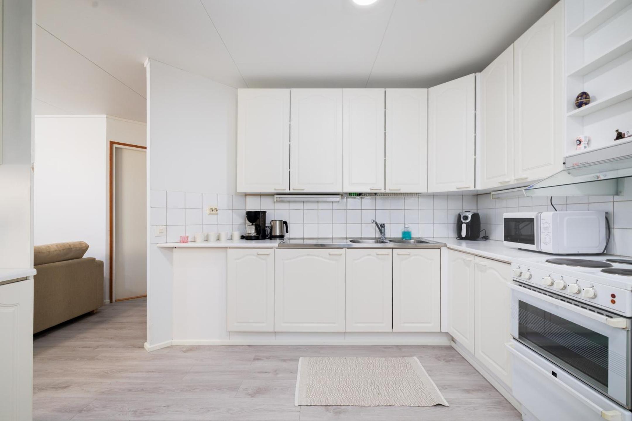 Spacious 1BR Near City Center, Free Parking by FeelsHome
