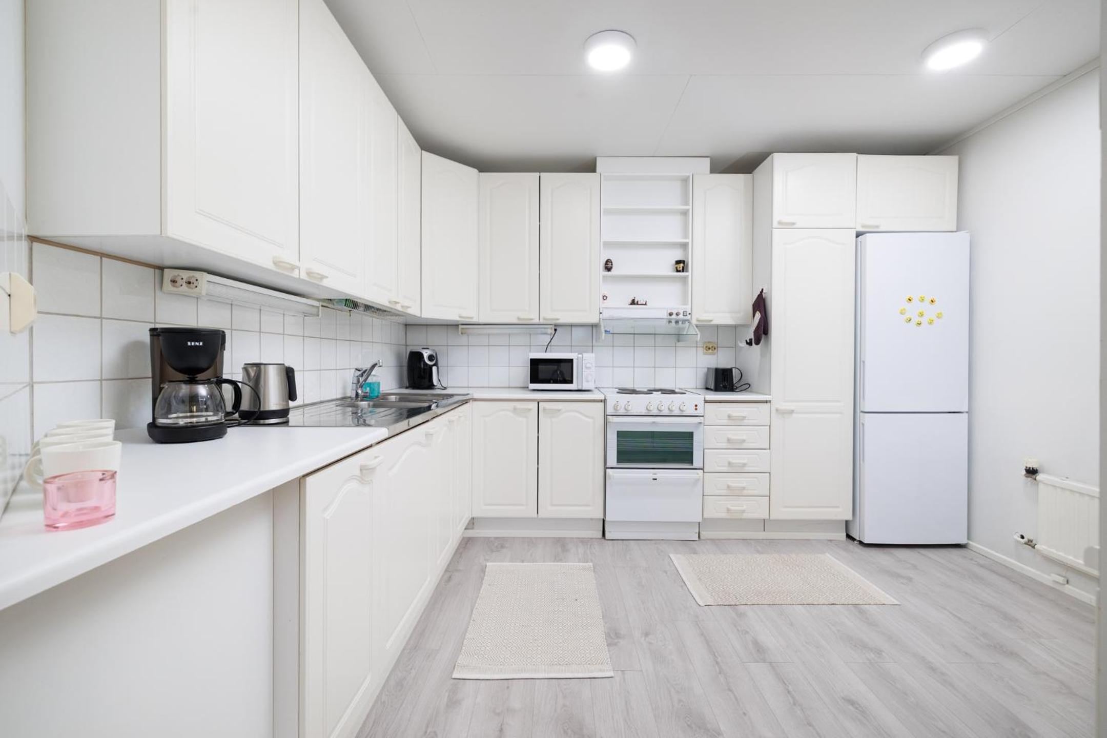 Spacious 1BR Near City Center, Free Parking by FeelsHome