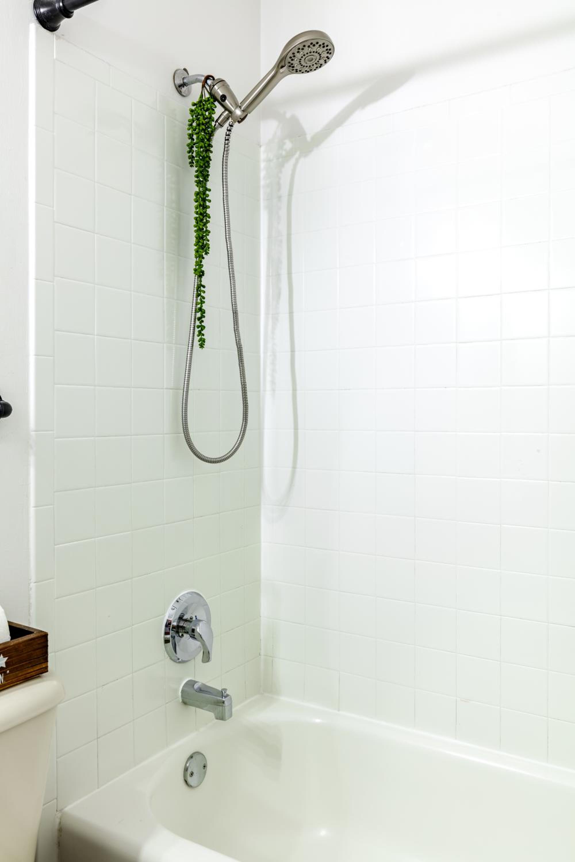 Jungle House Columbus Short North Downtown Free Parking - Walk to Convention Center & Nationwide Arena - 3BR Luxury Home - Sleeps 18 - Over 5,800 Five Star