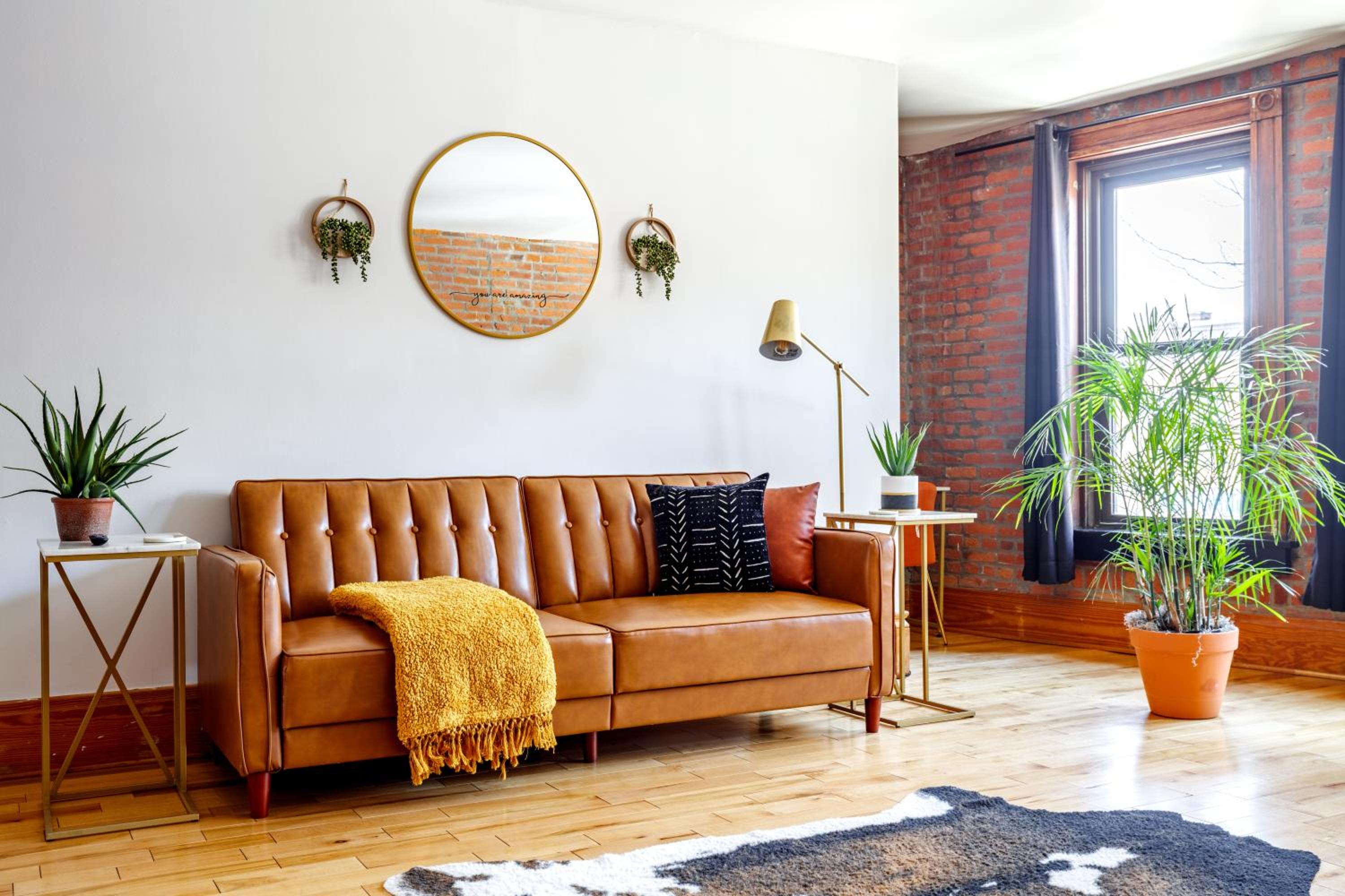 Jungle House Columbus Short North Downtown Free Parking - Walk to Convention Center & Nationwide Arena - 3BR Luxury Home - Sleeps 18 - Over 5,800 Five Star
