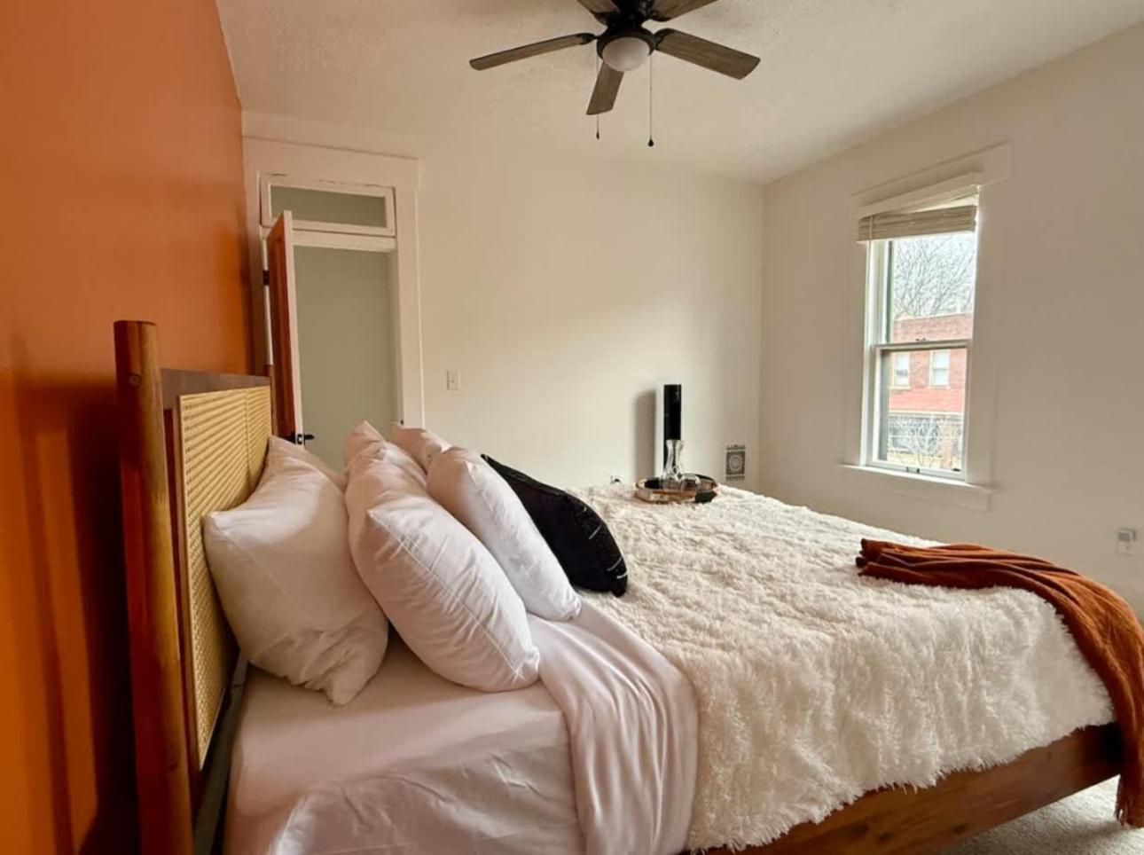 Jungle House Columbus Sleep 24 Downtown Ohio Free Parking - Near Convention Center & Nationwide Arena - 8BR Short North Luxury Home - Over 5,800 Five Star 