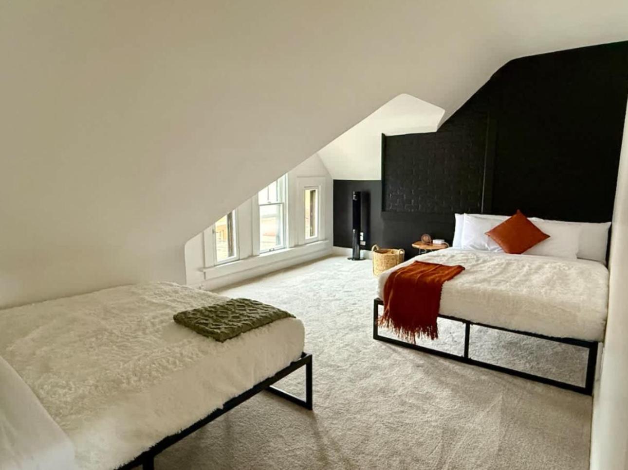 Jungle House Columbus Sleep 24 Downtown Ohio Free Parking - Near Convention Center & Nationwide Arena - 8BR Short North Luxury Home - Over 5,800 Five Star 