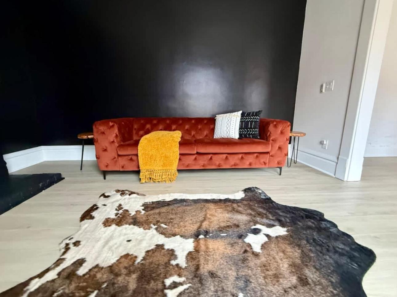 Jungle House Columbus Sleep 24 Downtown Ohio Free Parking - Near Convention Center & Nationwide Arena - 8BR Short North Luxury Home - Over 5,800 Five Star 