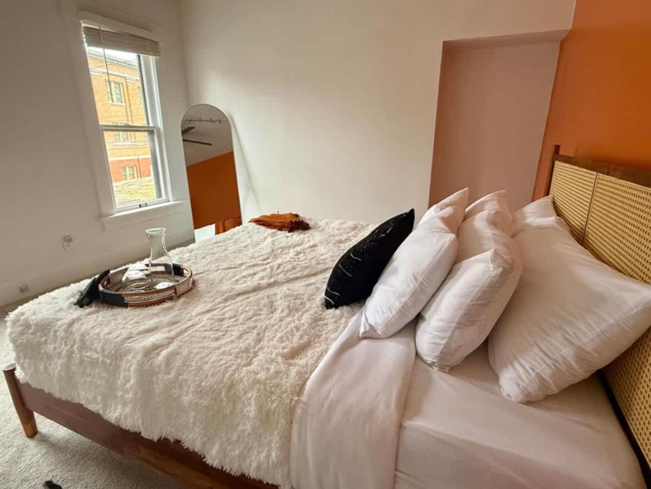 Jungle House Columbus Sleep 24 Downtown Ohio Free Parking - Near Convention Center & Nationwide Arena - 8BR Short North Luxury Home - Over 5,800 Five Star 