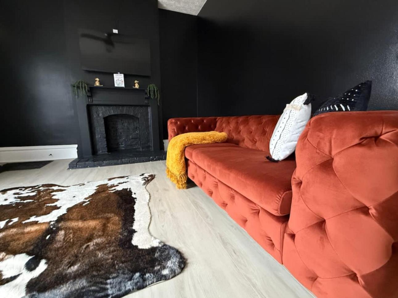 Jungle House Columbus Sleep 24 Downtown Ohio Free Parking - Near Convention Center & Nationwide Arena - 8BR Short North Luxury Home - Over 5,800 Five Star 
