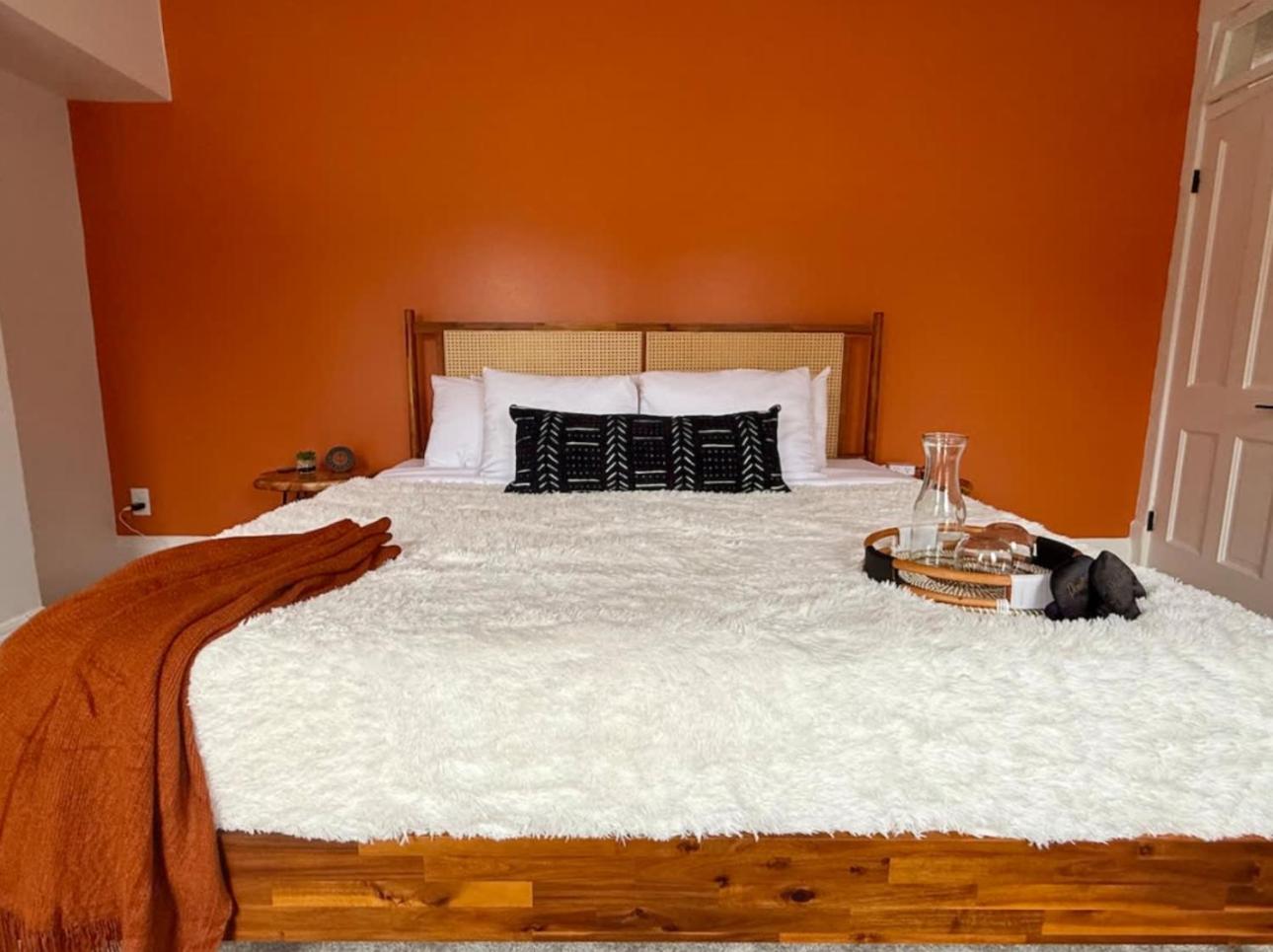 Jungle House Columbus Sleep 24 Downtown Ohio Free Parking - Near Convention Center & Nationwide Arena - 8BR Short North Luxury Home - Over 5,800 Five Star 