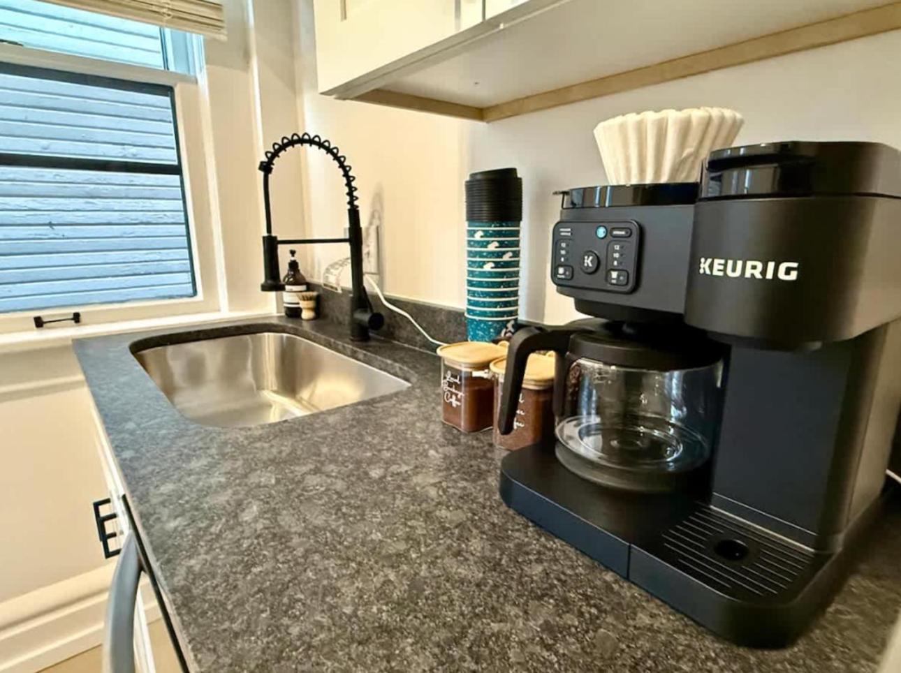 Jungle House Columbus Sleep 24 Downtown Ohio Free Parking - Near Convention Center & Nationwide Arena - 8BR Short North Luxury Home - Over 5,800 Five Star 