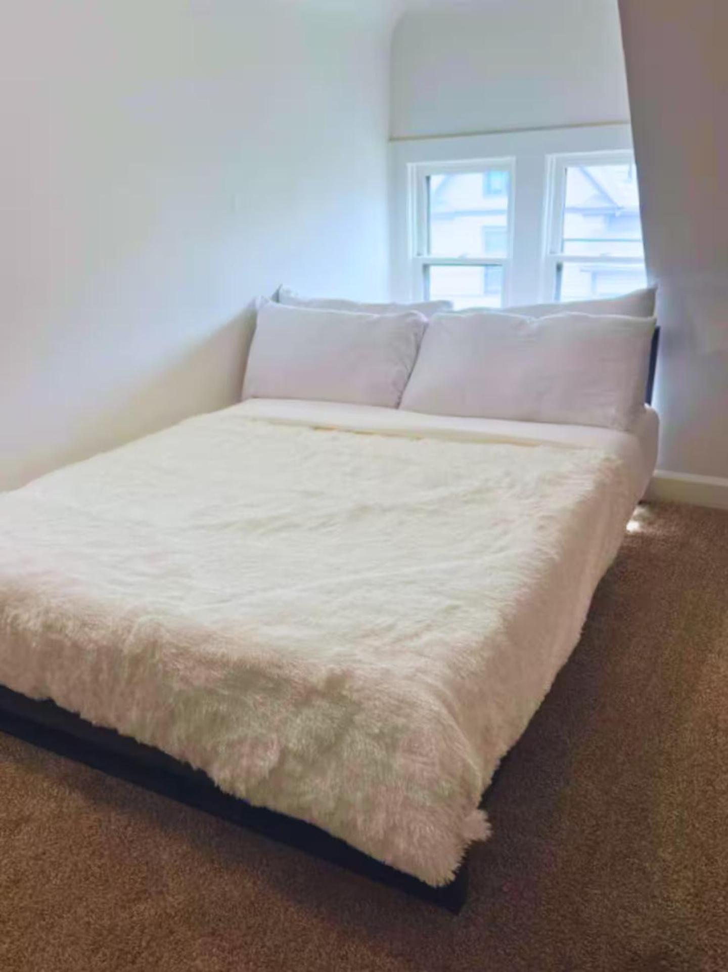 Jungle House Luxury Homes - Columbus Downtown Short North - Near Convention Center & Nationwide Arena - Sleeps up to 12 - Free Parking - Over 5,800 Five St