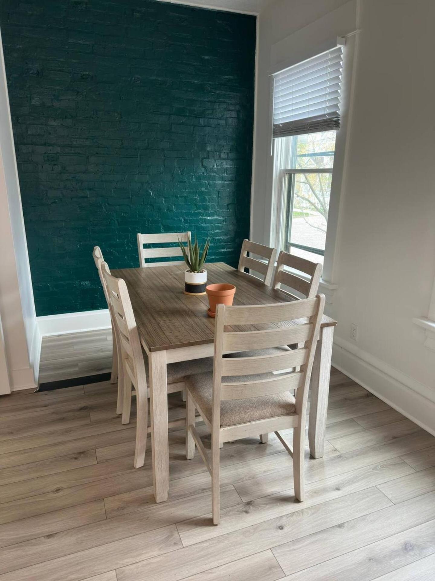 Jungle House Luxury Homes - Columbus Downtown Short North - Near Convention Center & Nationwide Arena - Sleeps up to 12 - Free Parking - Over 5,800 Five St