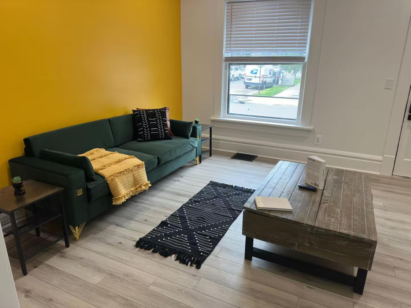 Jungle House Luxury Homes - Columbus Downtown Short North - Near Convention Center & Nationwide Arena - Sleeps up to 12 - Free Parking - Over 5,800 Five St