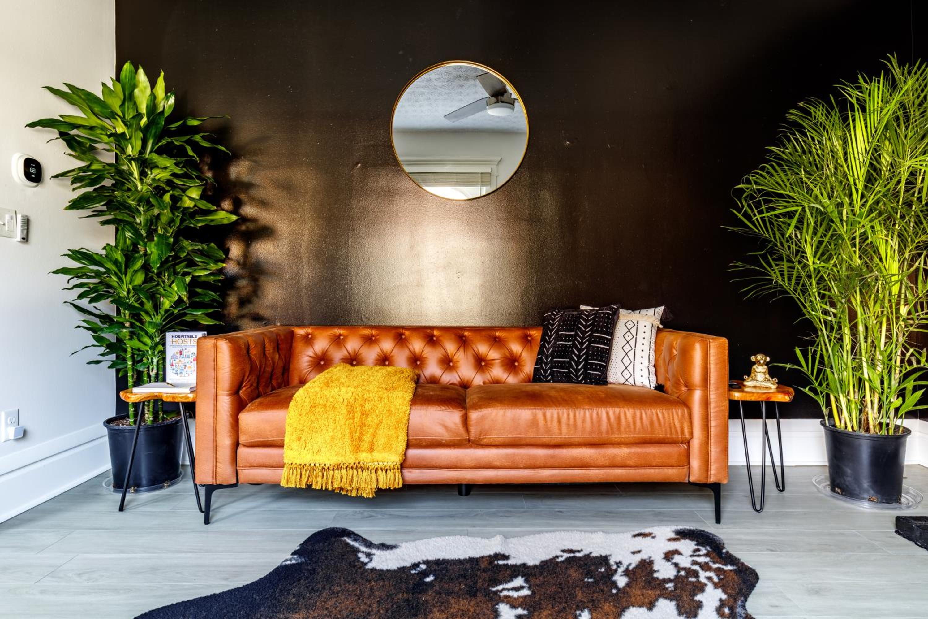 Jungle House Columbus Sleep 24 Downtown Ohio Free Parking - Near Convention Center & Nationwide Arena - 8BR Short North Luxury Home - Over 5,800 Five Star 