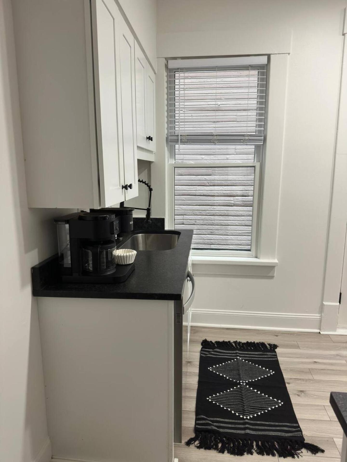 Jungle House Luxury Homes - Columbus Downtown Short North - Near Convention Center & Nationwide Arena - Sleeps up to 48 - Free Parking - Over 5,800 Five St