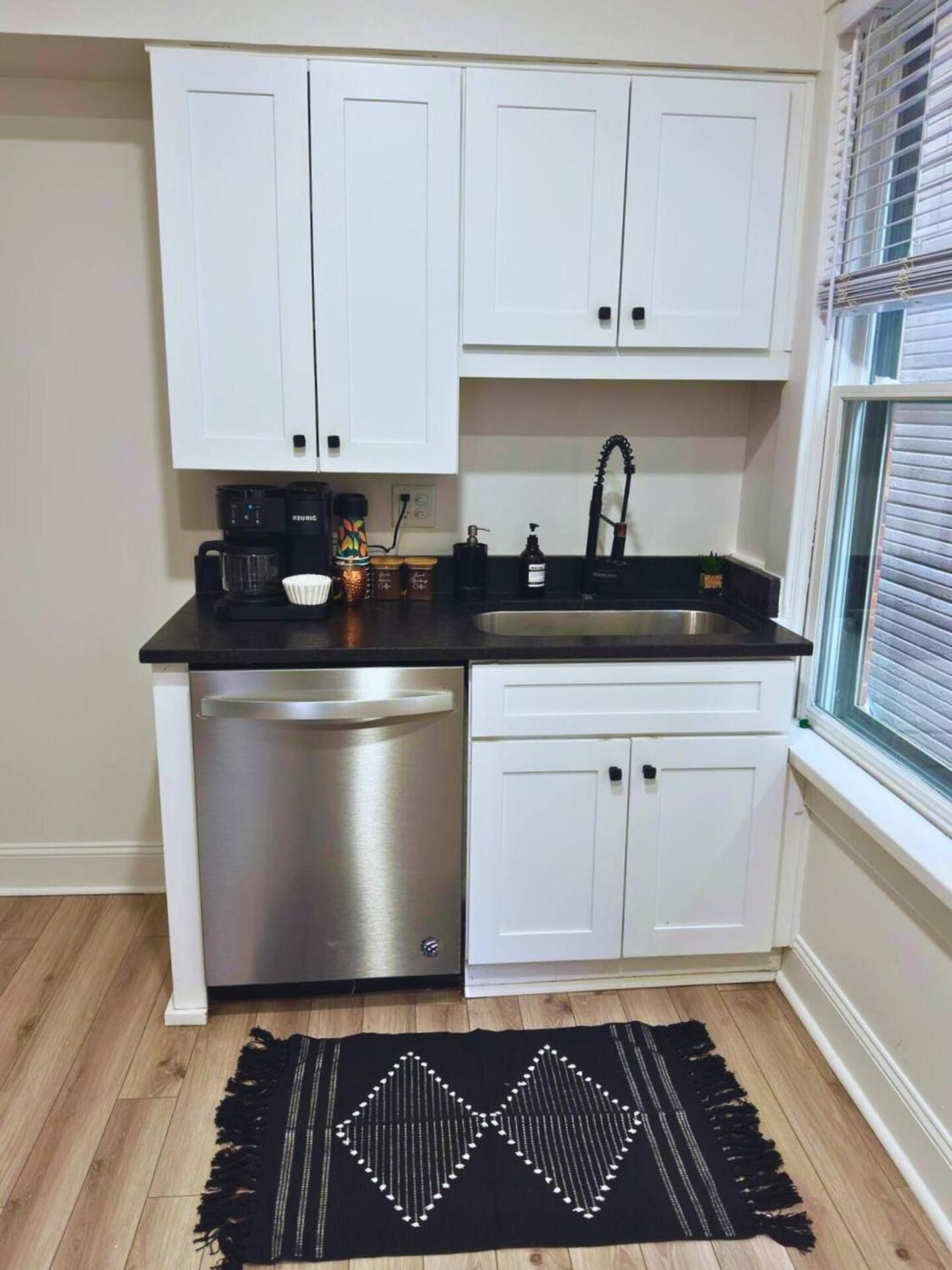 Jungle House Luxury Homes - Columbus Downtown Short North - Near Convention Center & Nationwide Arena - Sleeps up to 48 - Free Parking - Over 5,800 Five St