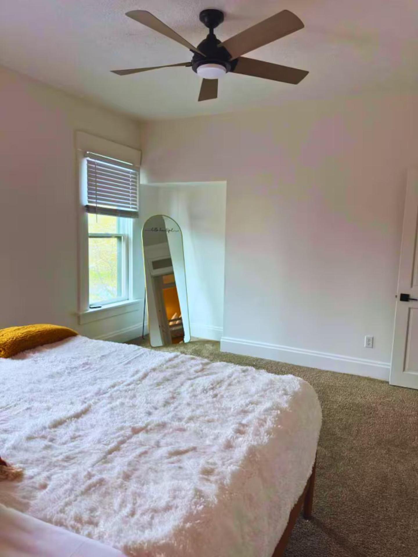 Jungle House Luxury Homes - Columbus Downtown Short North - Near Convention Center & Nationwide Arena - Sleeps up to 48 - Free Parking - Over 5,800 Five St