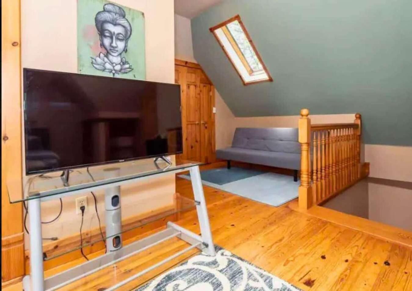 Jungle House Columbus Short North Downtown Free Parking - Near Convention Center & Nationwide Arena - 4BR Luxury Home - Sleeps 14 - Over 5,800 Five Star St