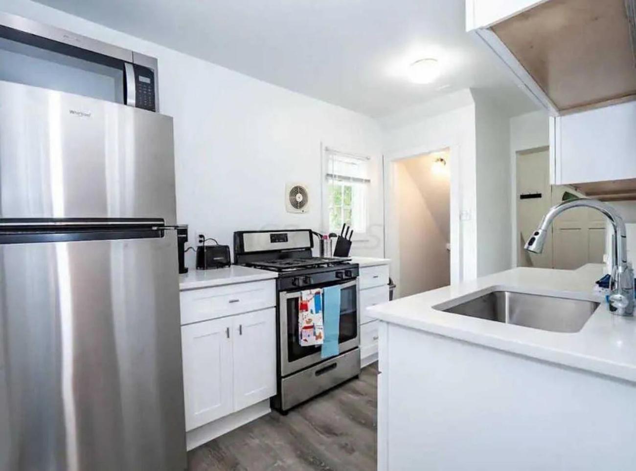 Jungle House Columbus Short North Downtown Free Parking - Near Convention Center & Nationwide Arena - 4BR Luxury Home - Sleeps 14 - Over 5,800 Five Star St