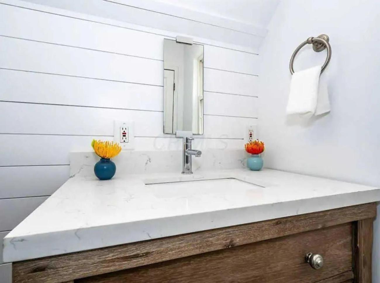 Jungle House Columbus Short North Downtown Free Parking - Near Convention Center & Nationwide Arena - 4BR Luxury Home - Sleeps 14 - Over 5,800 Five Star St
