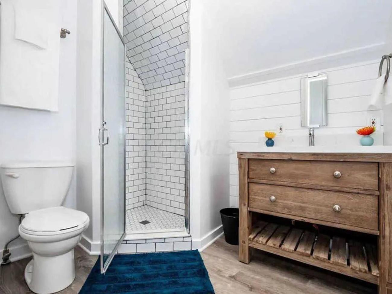 Jungle House Columbus Short North Downtown Free Parking - Near Convention Center & Nationwide Arena - 4BR Luxury Home - Sleeps 14 - Over 5,800 Five Star St