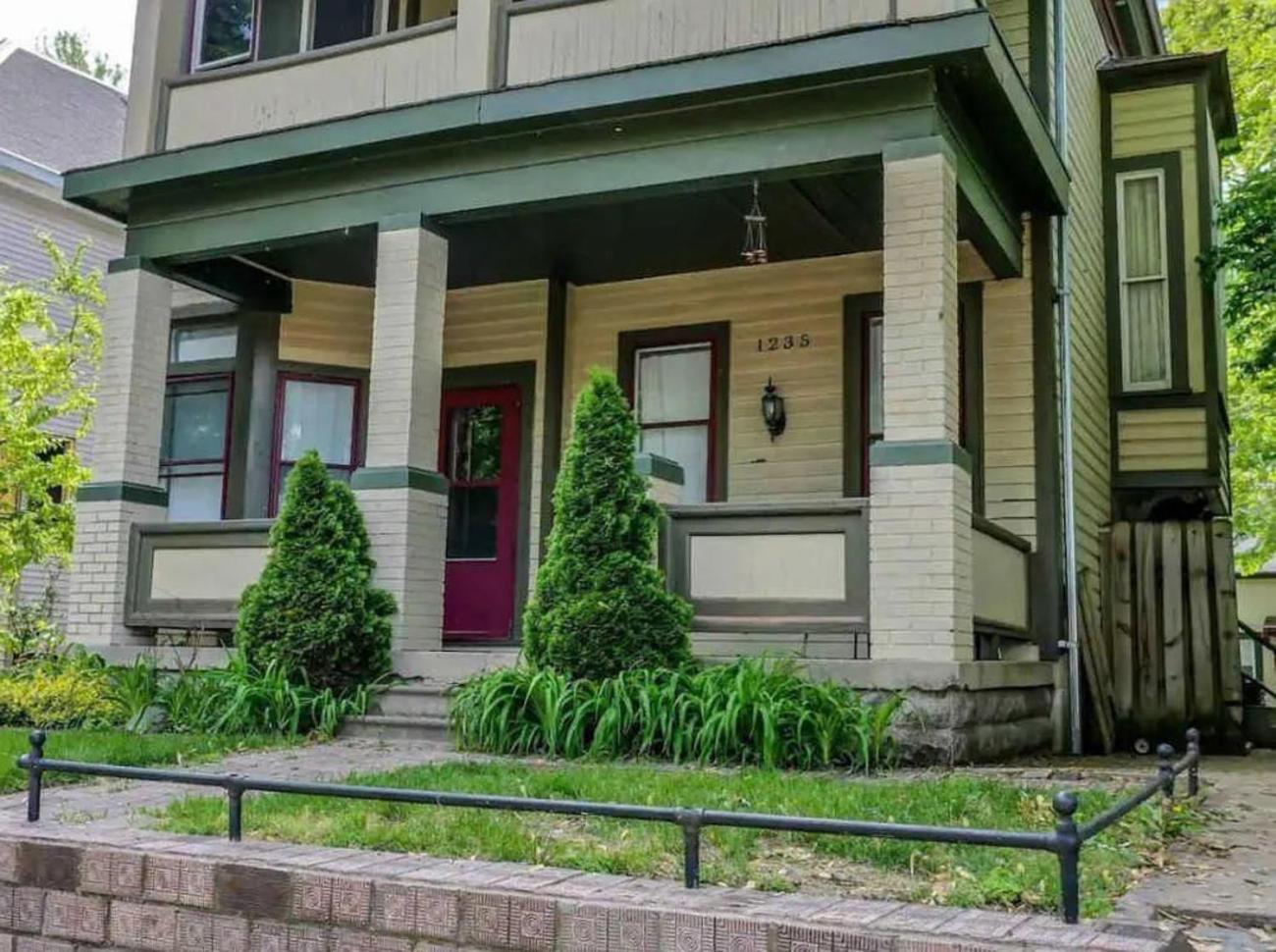Jungle House Luxury Homes - Columbus Downtown Short North - Near Convention Center & Nationwide Arena - Sleeps up to 20 - Free Parking - Over 5,800 Five St