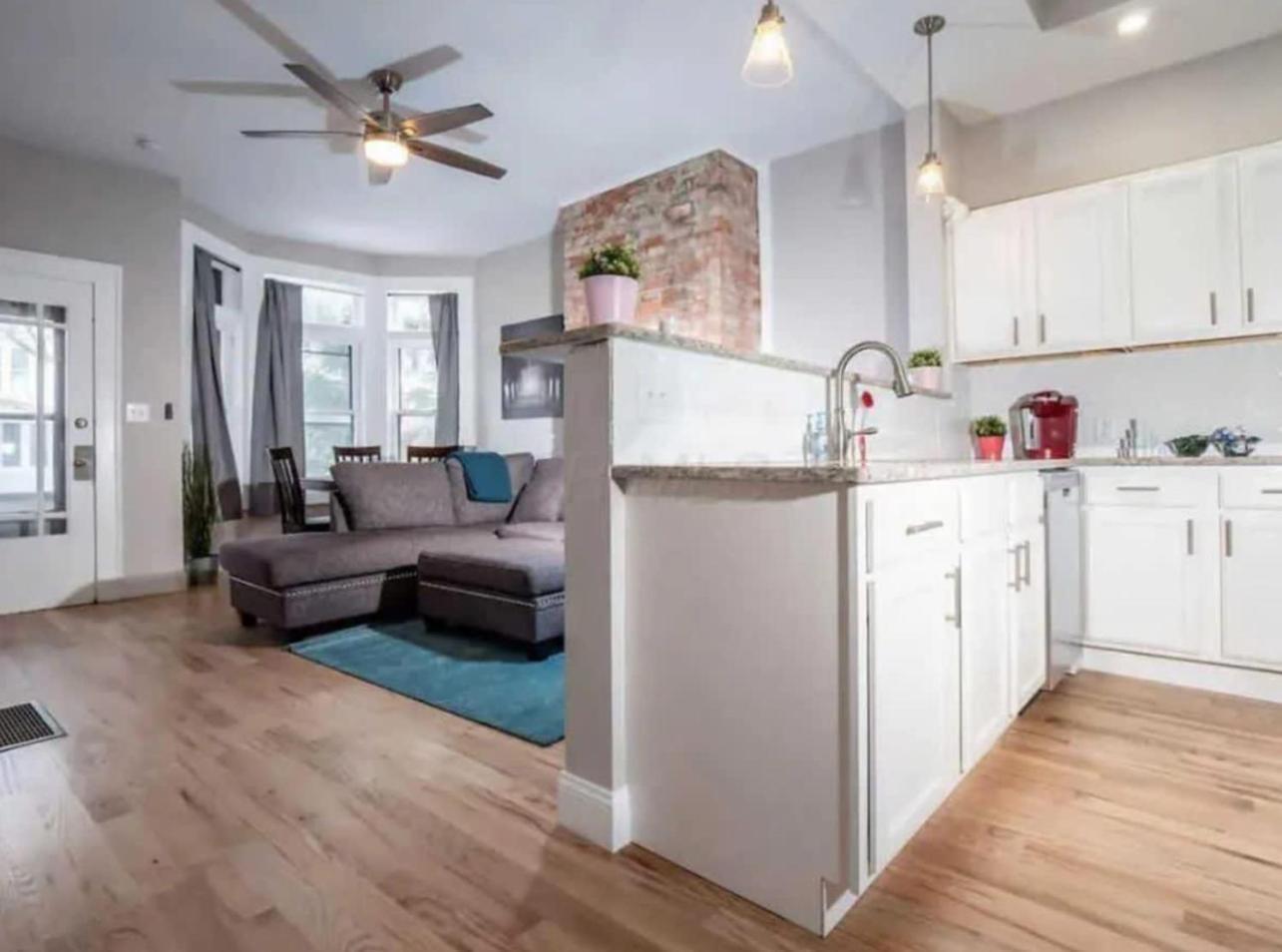 Jungle House Luxury Homes - Columbus Downtown Short North - Near Convention Center & Nationwide Arena - Sleeps up to 20 - Free Parking - Over 5,800 Five St