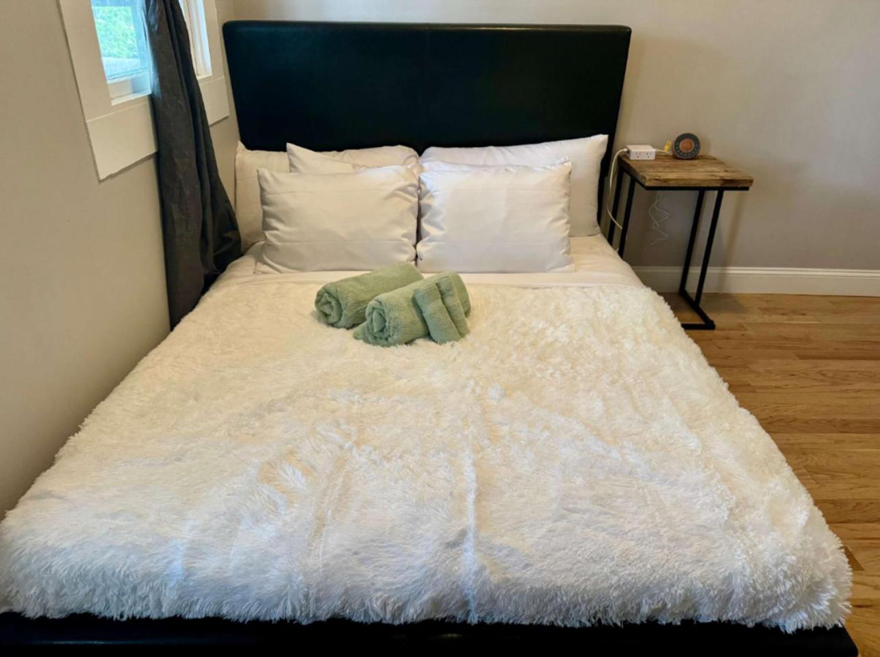Jungle House Luxury Homes - Columbus Downtown Short North - Near Convention Center & Nationwide Arena - Sleeps up to 20 - Free Parking - Over 5,800 Five St