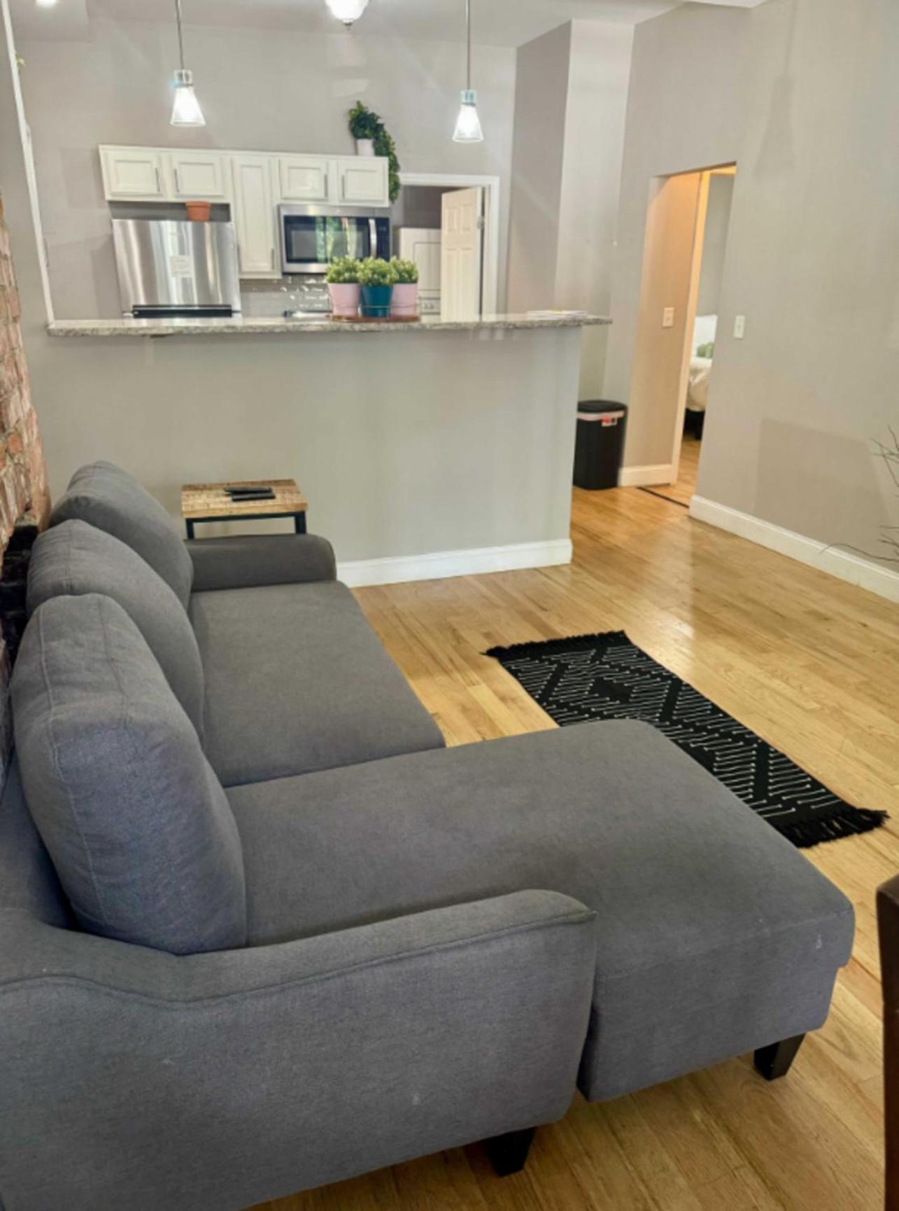 Jungle House Luxury Homes - Columbus Downtown Short North - Near Convention Center & Nationwide Arena - Sleeps up to 20 - Free Parking - Over 5,800 Five St