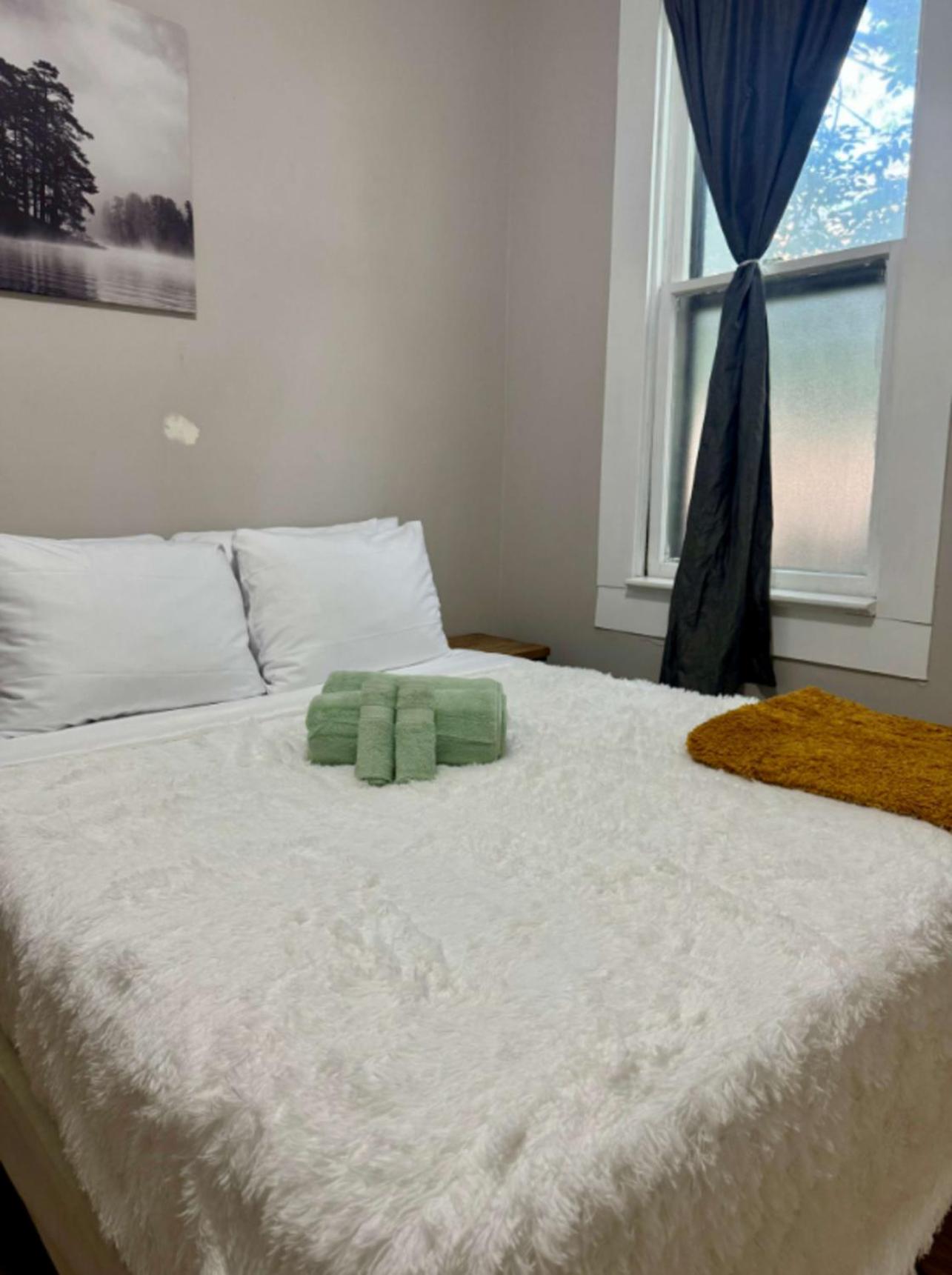 Jungle House Luxury Homes - Columbus Downtown Short North - Near Convention Center & Nationwide Arena - Sleeps up to 20 - Free Parking - Over 5,800 Five St