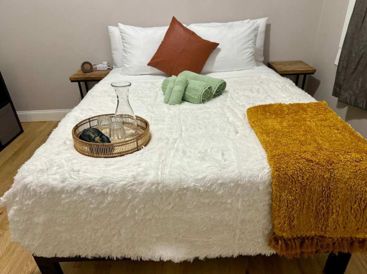Jungle House Luxury Homes - Columbus Downtown Short North - Near Convention Center & Nationwide Arena - Sleeps up to 20 - Free Parking - Over 5,800 Five St
