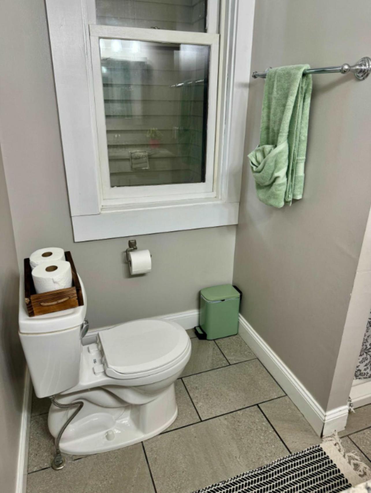 Jungle House Luxury Homes - Columbus Downtown Short North - Near Convention Center & Nationwide Arena - Sleeps up to 20 - Free Parking - Over 5,800 Five St