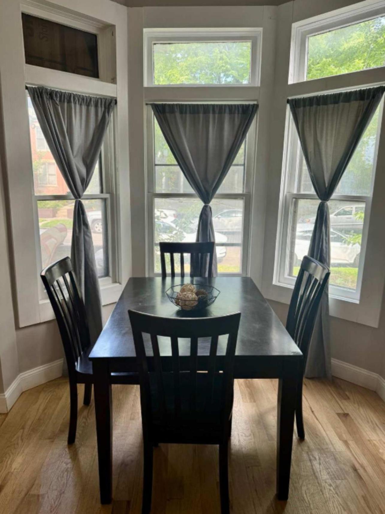 Jungle House Luxury Homes - Columbus Downtown Short North - Near Convention Center & Nationwide Arena - Sleeps up to 20 - Free Parking - Over 5,800 Five St