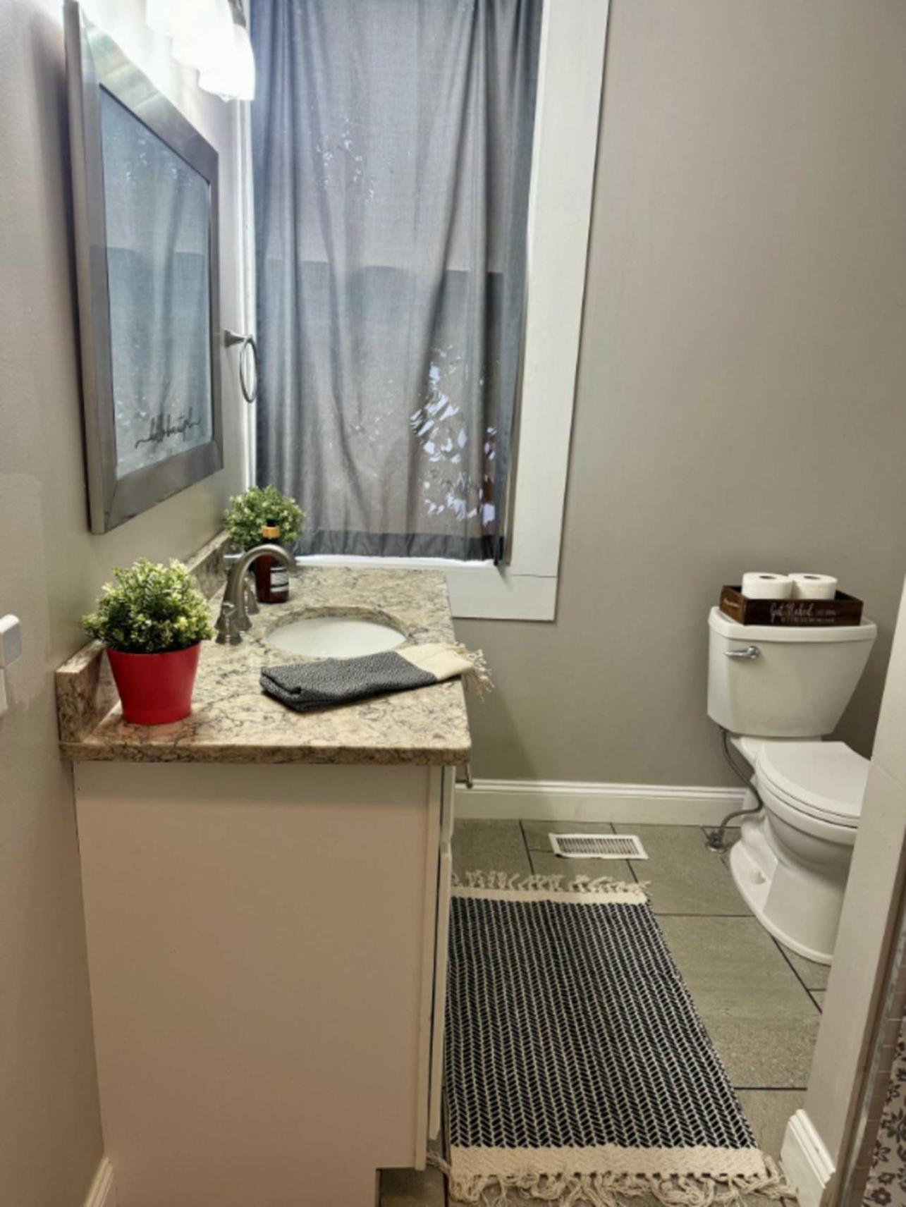Jungle House Luxury Homes - Columbus Downtown Short North - Near Convention Center & Nationwide Arena - Sleeps up to 20 - Free Parking - Over 5,800 Five St