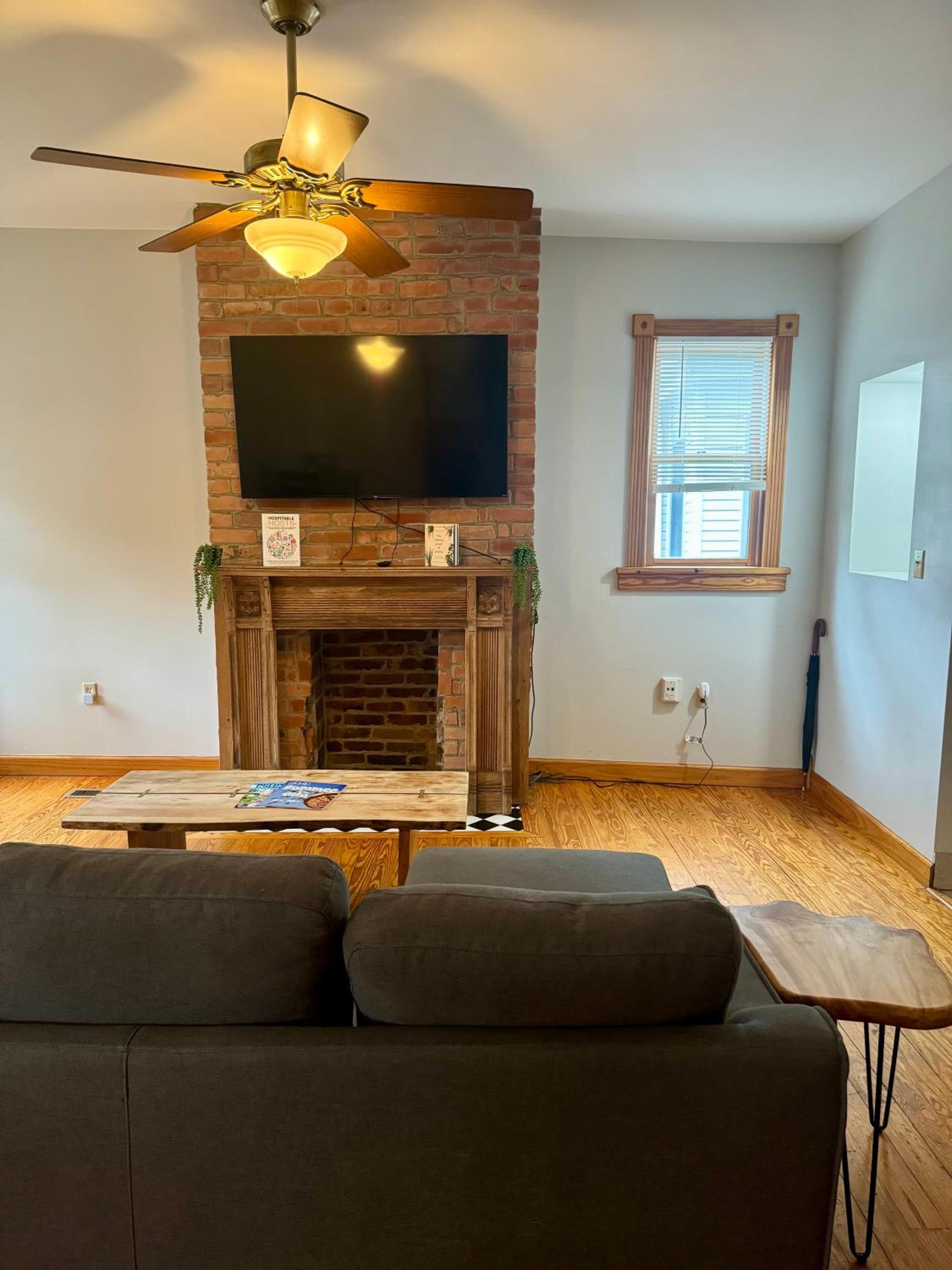 Jungle House Luxury Homes - Columbus Downtown Short North - Near Convention Center & Nationwide Arena - Sleeps up to 20 - Free Parking - Over 5,800 Five St