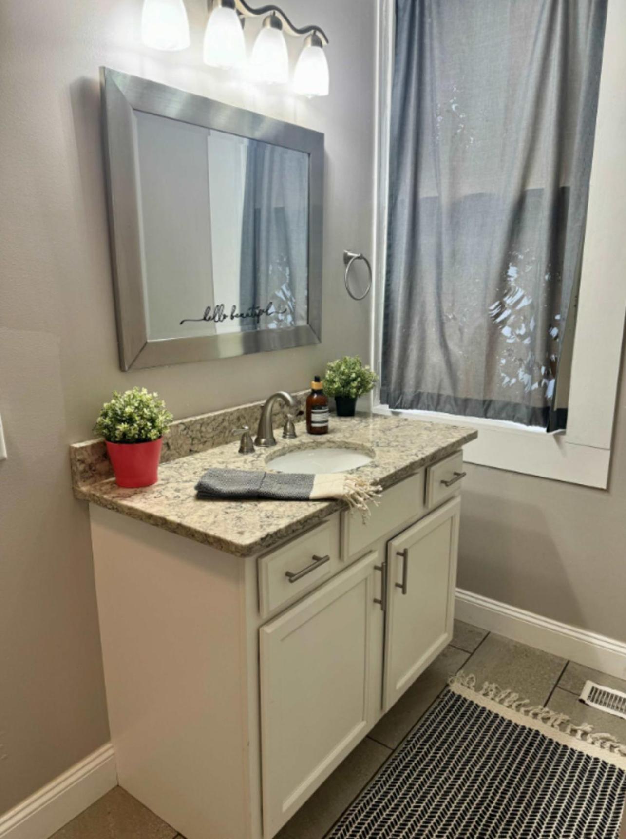 Jungle House Luxury Homes - Columbus Downtown Short North - Near Convention Center & Nationwide Arena - Sleeps up to 20 - Free Parking - Over 5,800 Five St