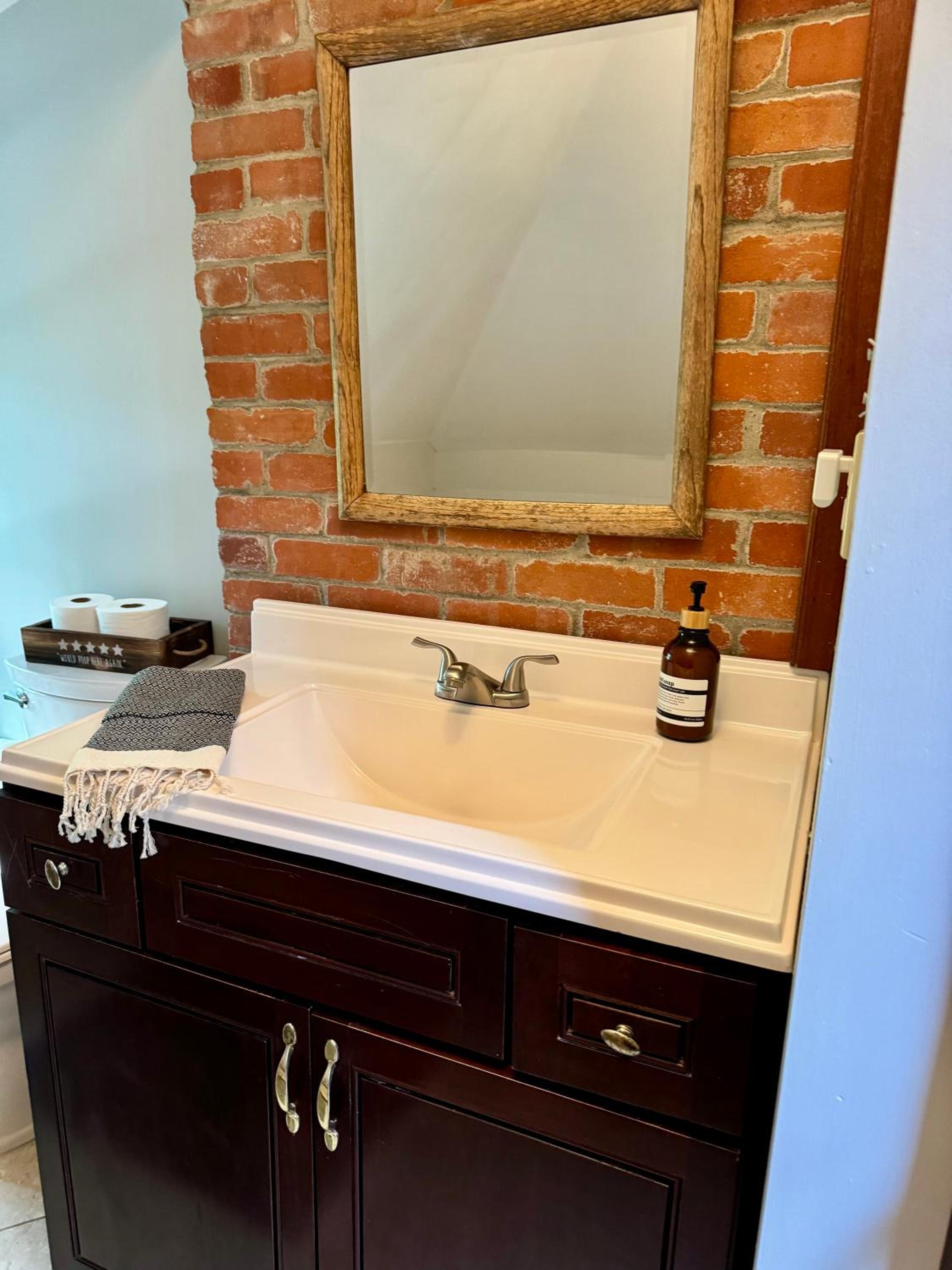 Jungle House Luxury Homes - Columbus Downtown Short North - Near Convention Center & Nationwide Arena - Sleeps up to 20 - Free Parking - Over 5,800 Five St