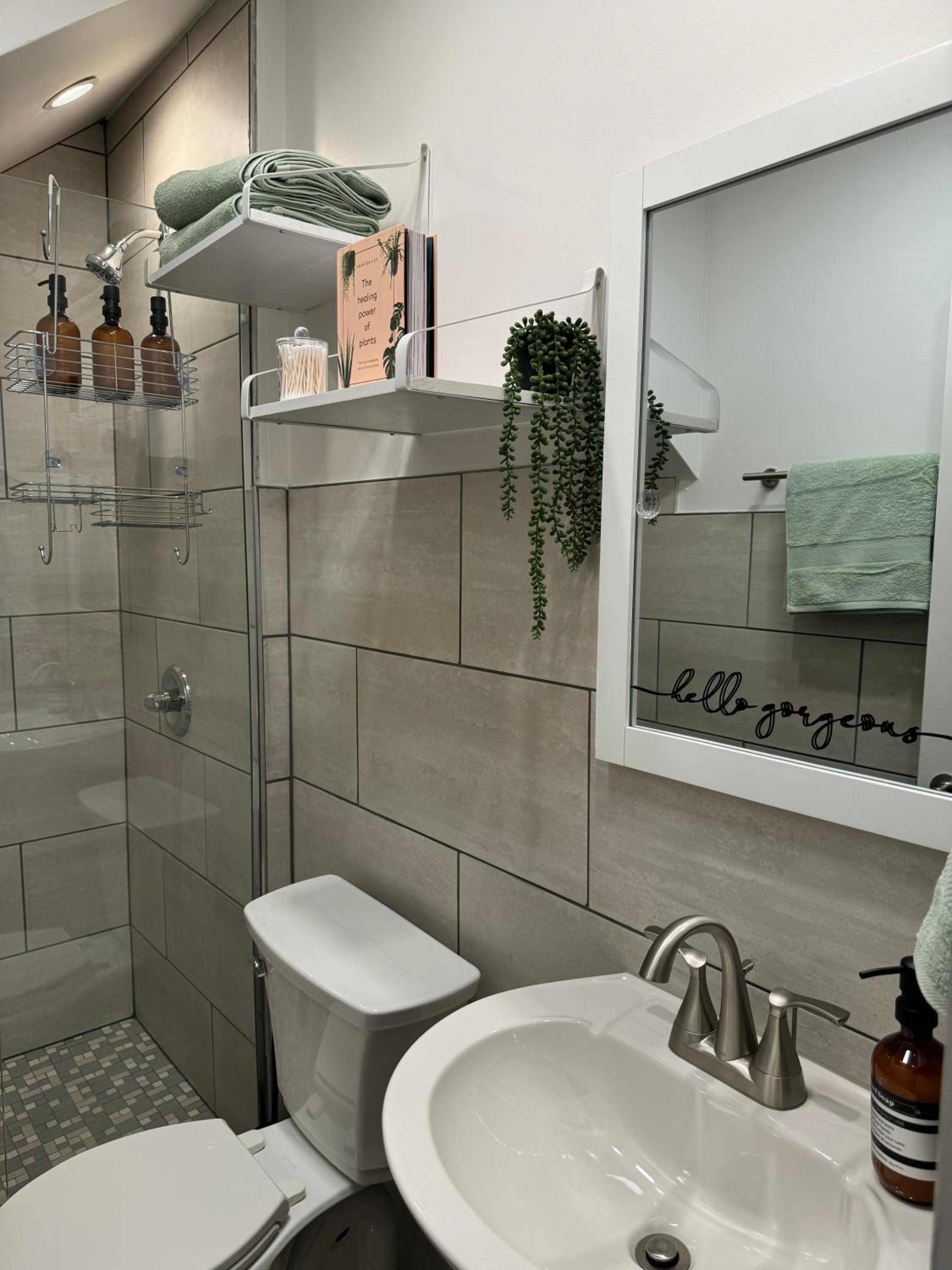 Jungle House Columbus Short North Downtown Free Parking - Walk to Convention Center & Nationwide Arena - 4BR Luxury Home - Sleeps 16 - Over 5,800 Five Star